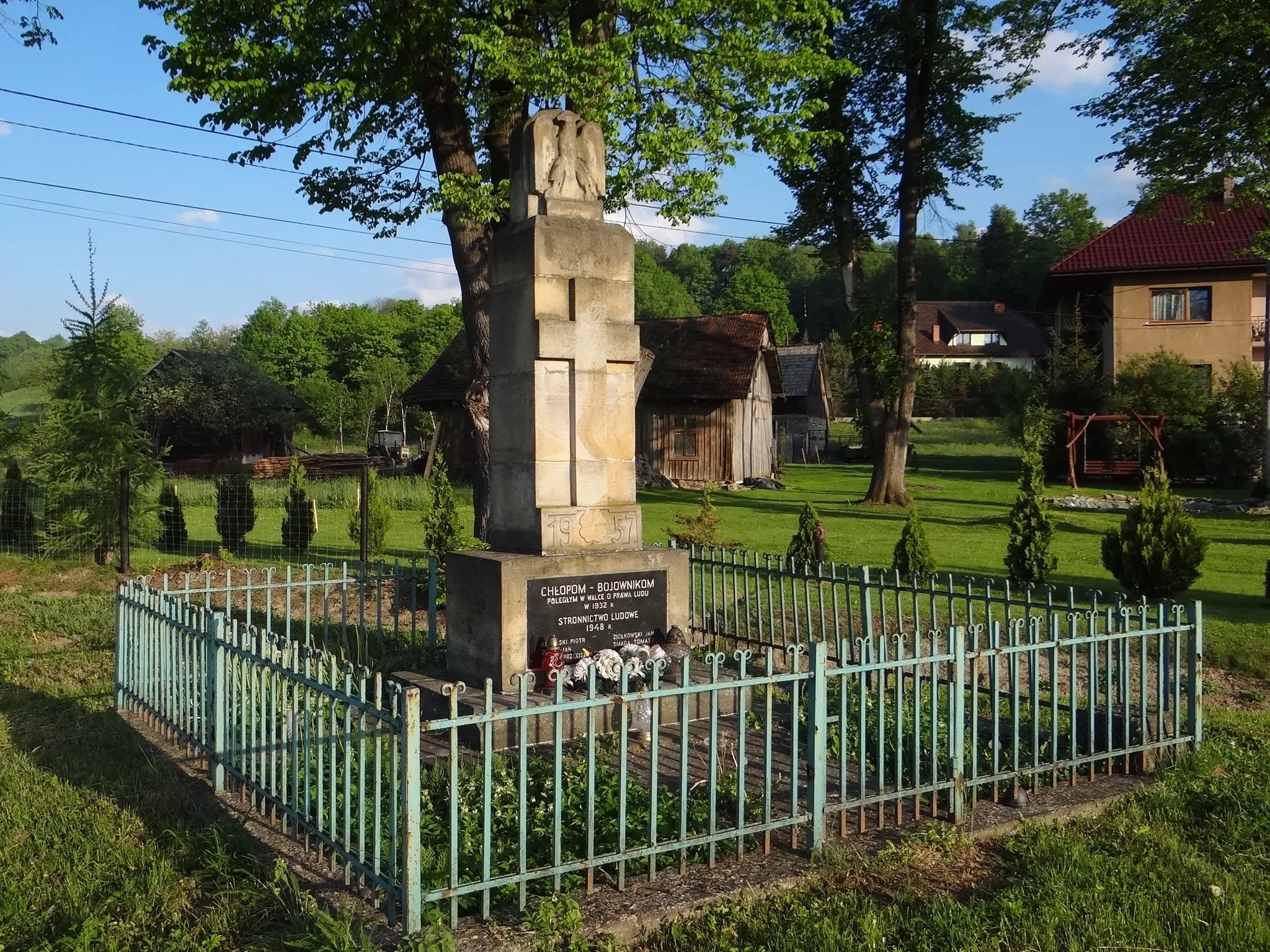 Photo showing: Pomnik poświęcony chłopom-bojownikom