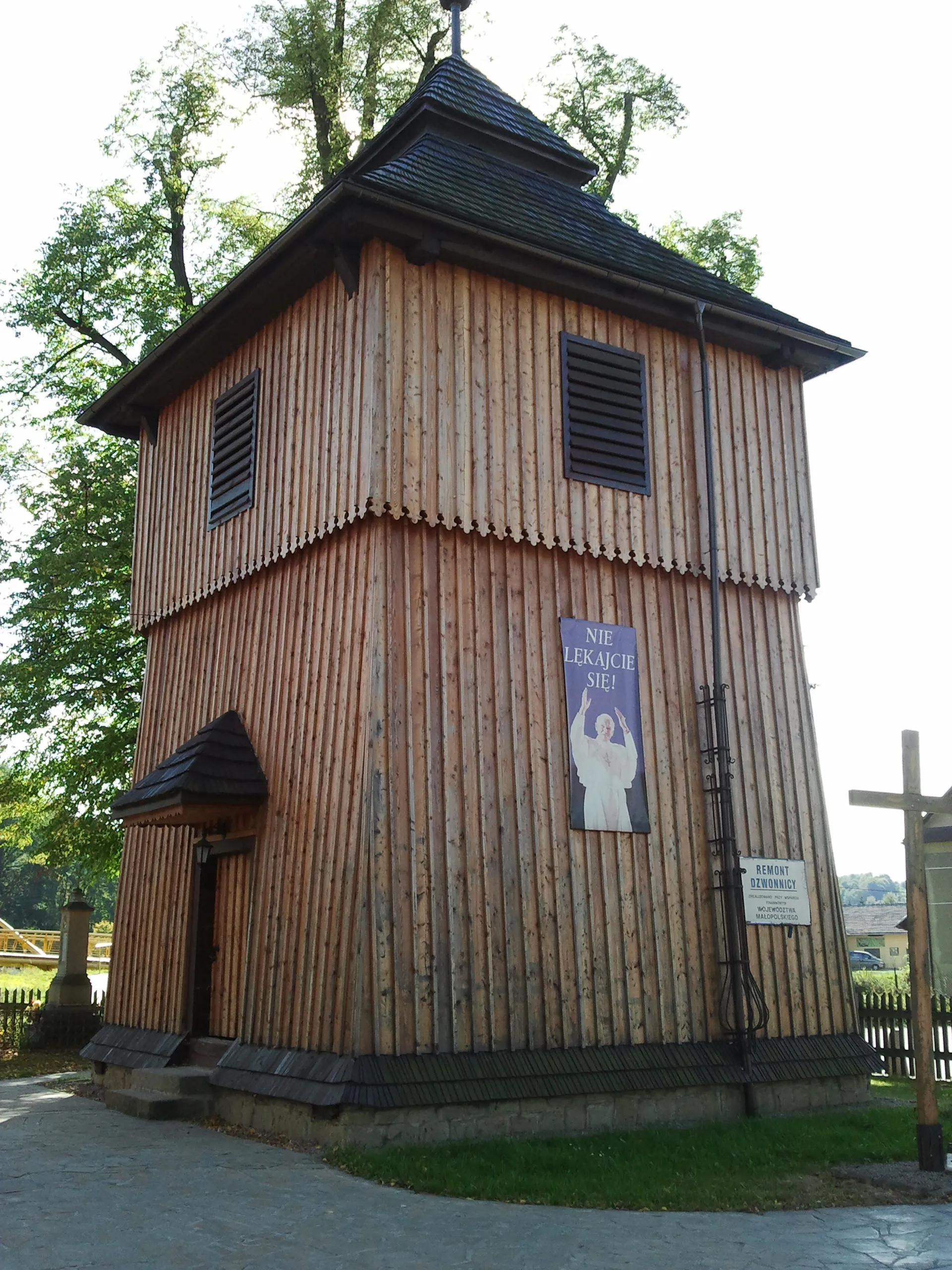 Photo showing: drewniana dzwonnica
Łapanów, Łapanów