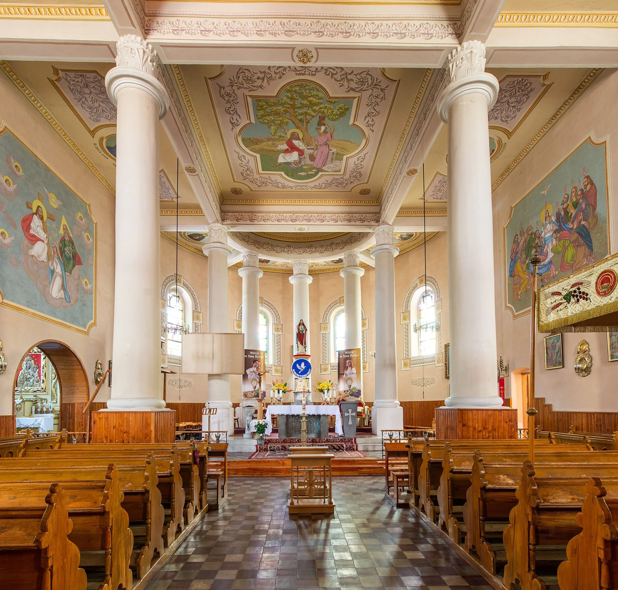 Photo showing: Bachowice - wnętrze Kościoła pw. Najświętszego Serca Pana Jezusa