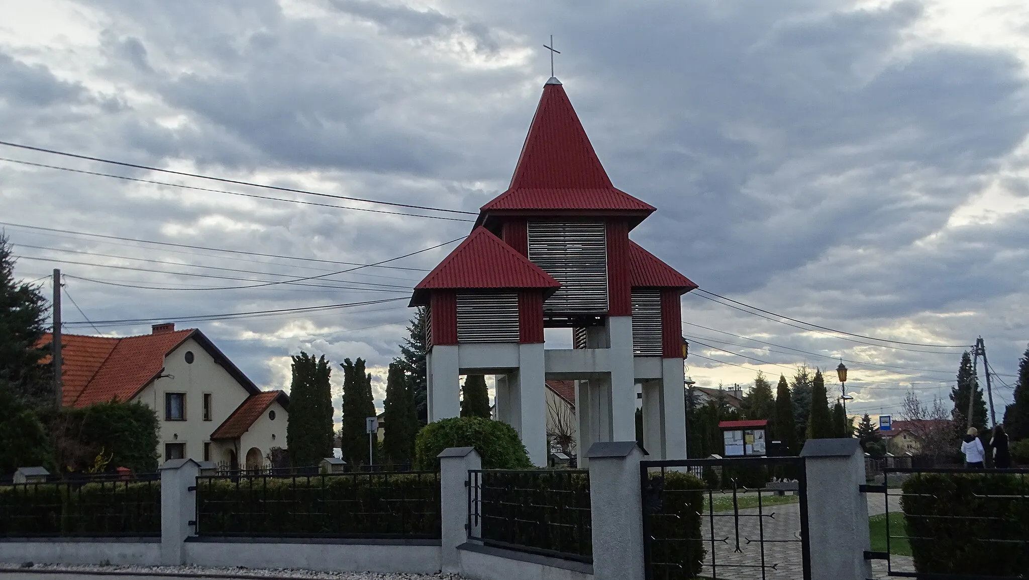 Photo showing: Dzwonnica przy kościele Matki Bożej Nieustającej Pomocy w Krzeczowie, ul. Krakowska
