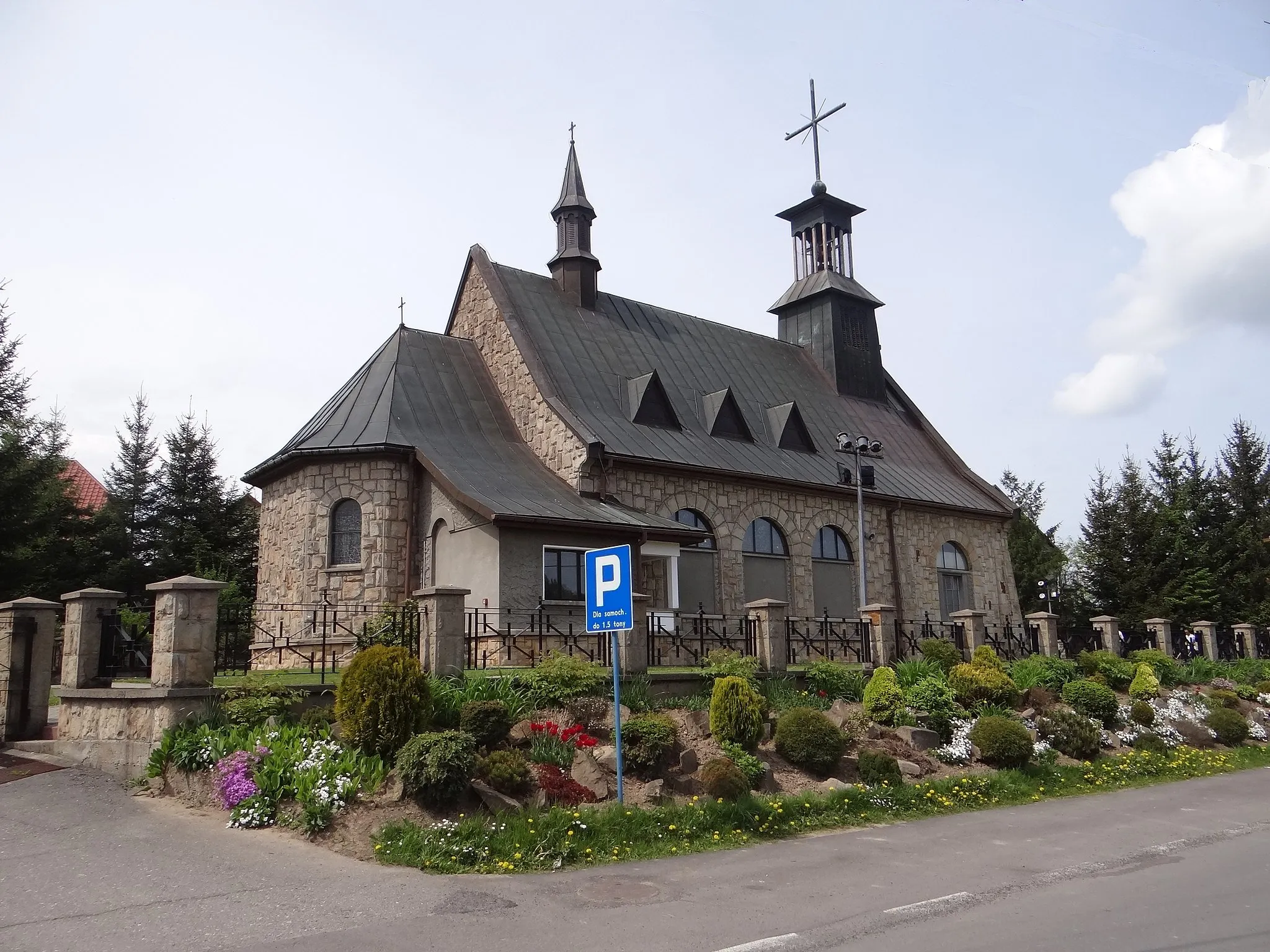 Photo showing: Kościół w Niedźwiedzy