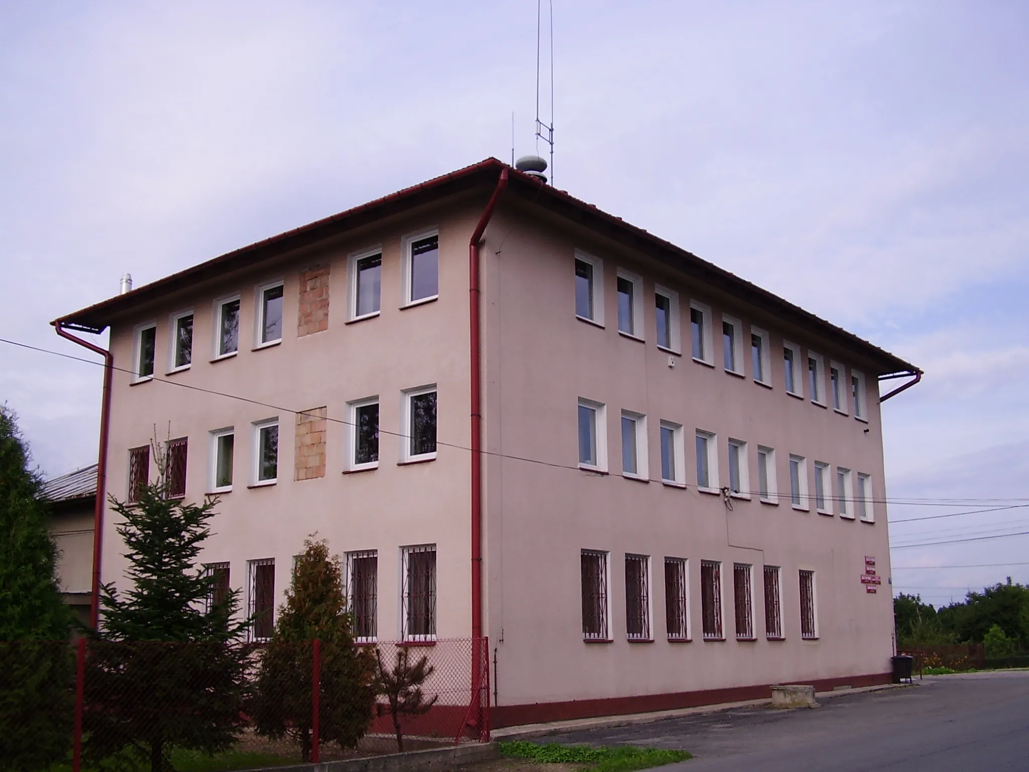 Photo showing: Commune Department in Rzezawa (Poland)