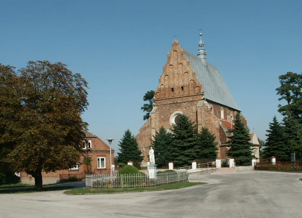 Photo showing: 15th-century St. Catherine's church in Przemyków village, Poland. Rebuilt in 16th and 17th centuries.