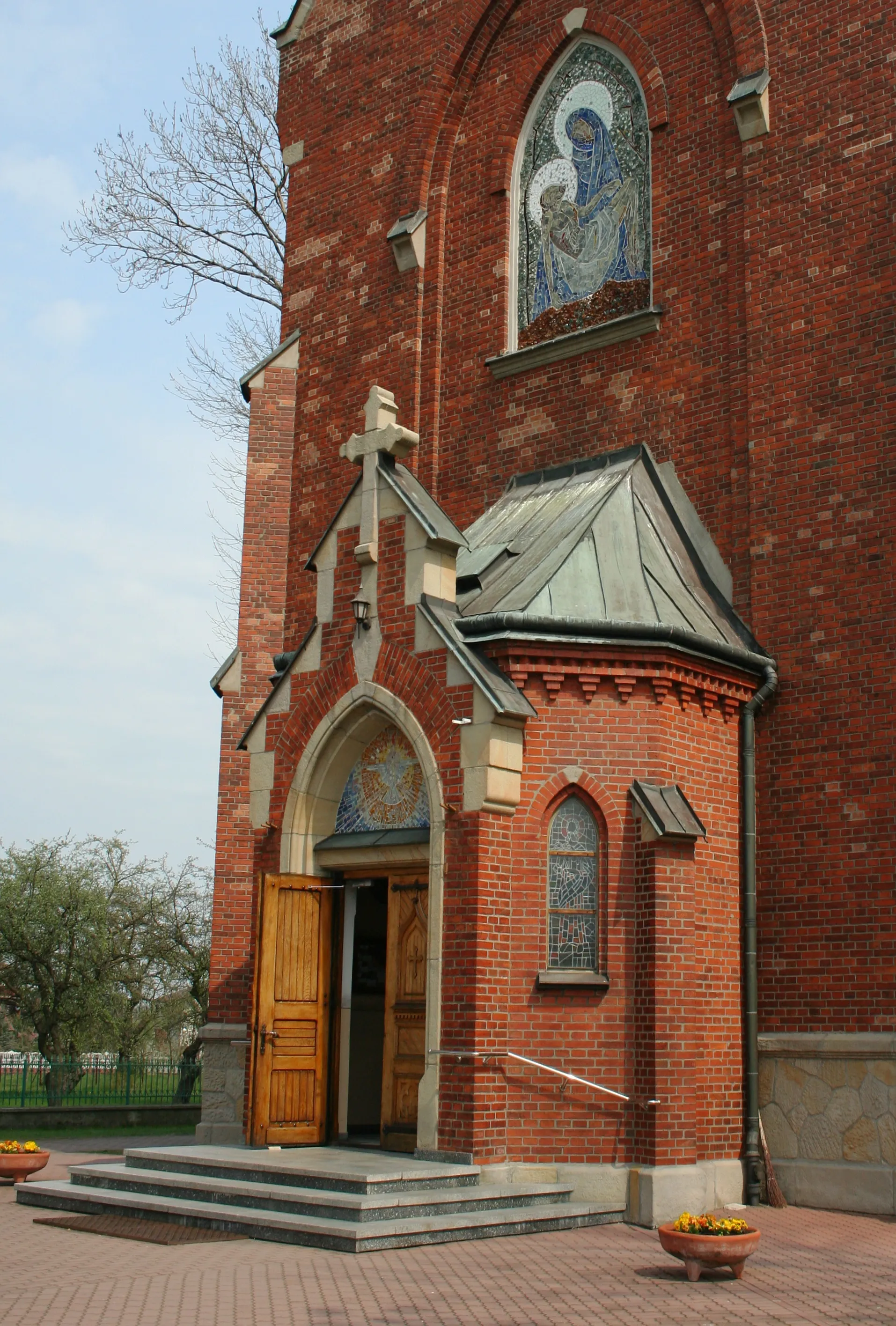 Photo showing: The church of Our Lady of Sorrows in Łukowa, Poland.