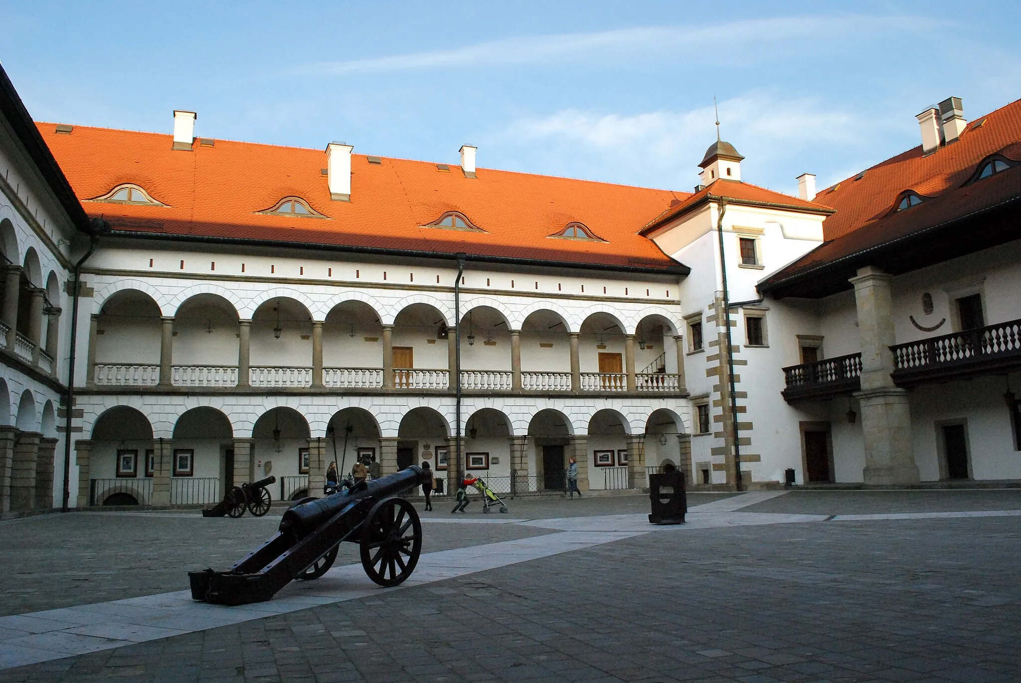 Photo showing: Zamek Królewski w Niepołomicach. Dziedziniec.