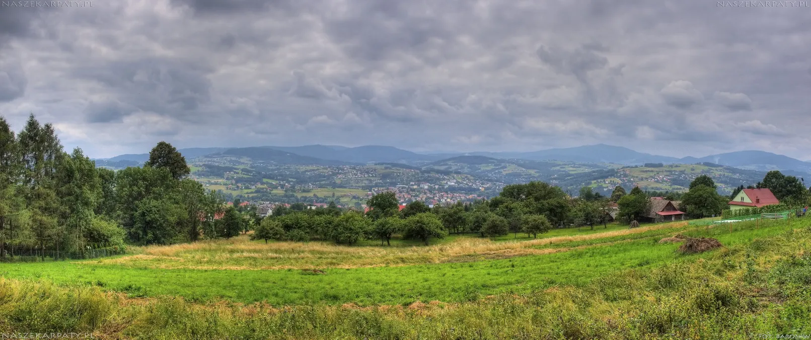 Photo showing: Panorama Limanowej z okolic kempingu koło Łysej Góry Limanowskiej
