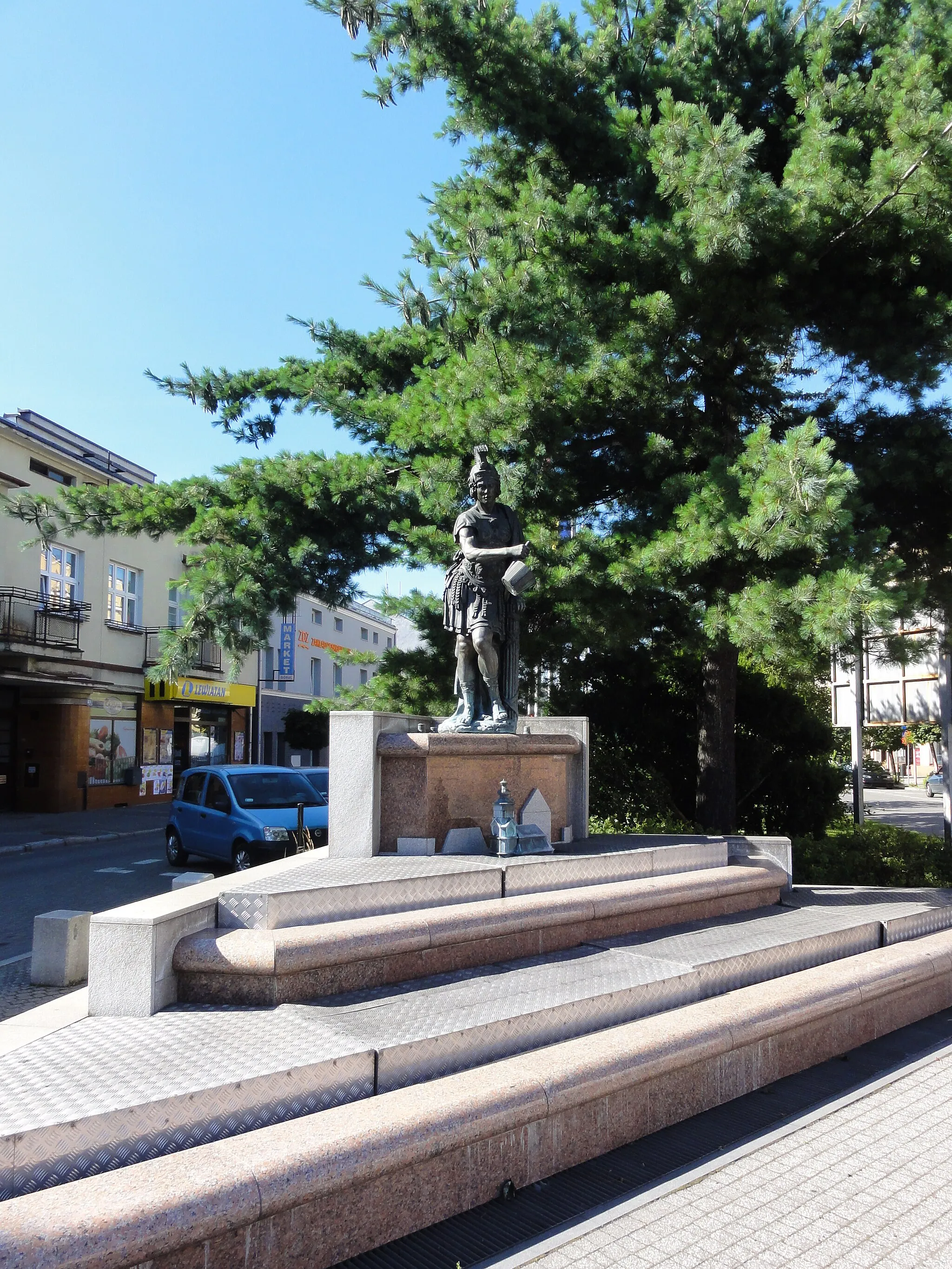 Photo showing: A statue in Andrychów in front of the town hall