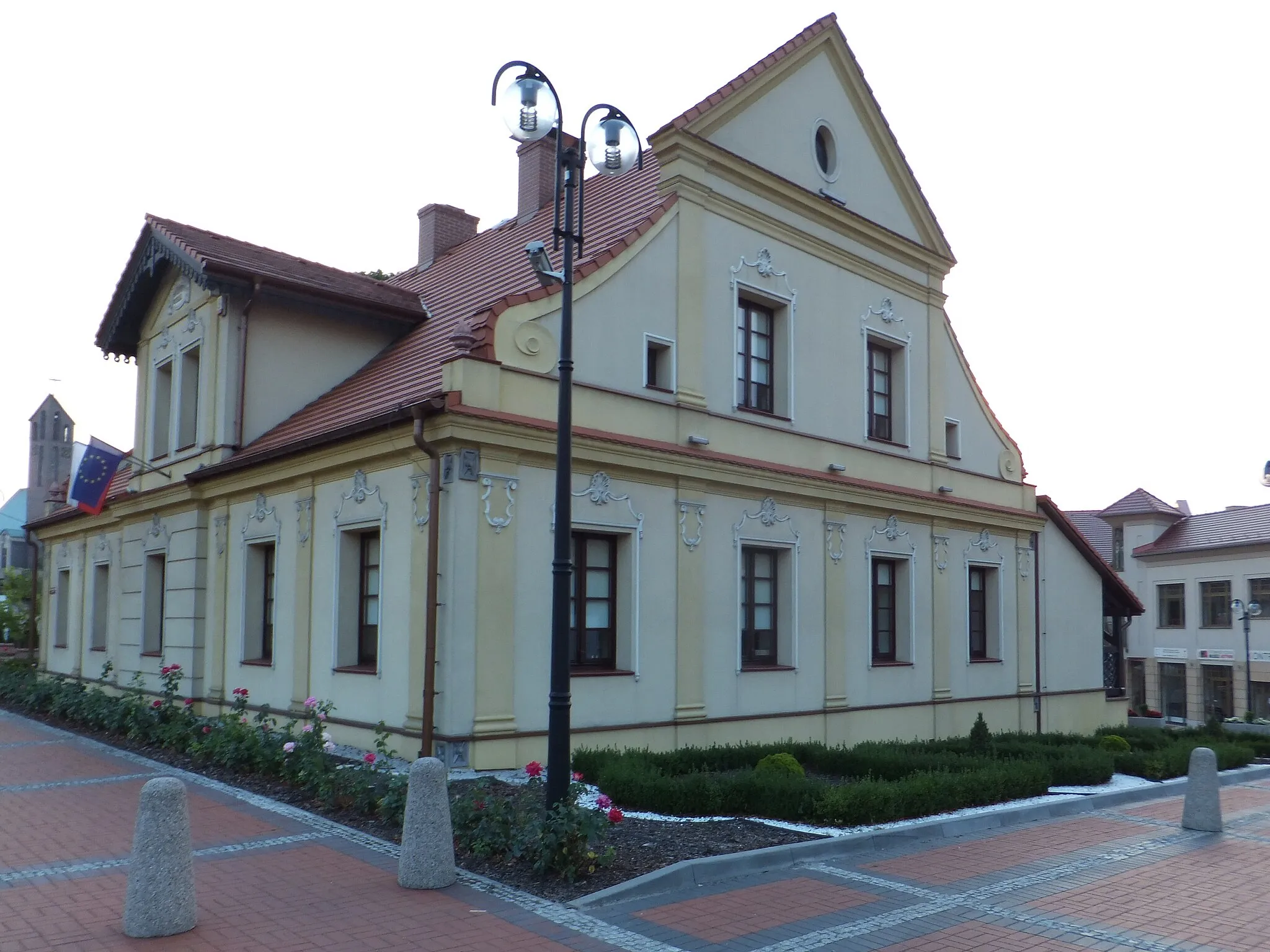 Photo showing: Baroque building of the Public Library in Lędziny (Poland) from 1788 (the building was built as a rectory).