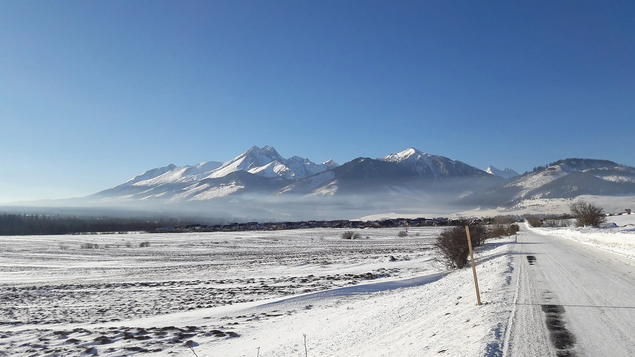 Photo showing: View on The Tatras Mountains from the village entry.