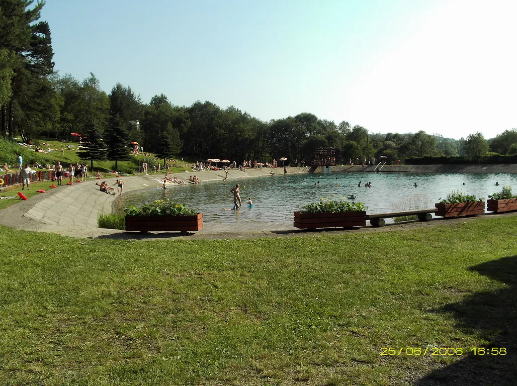 Photo showing: swimming pool.
