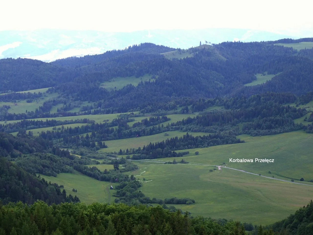 Photo showing: Korbalowa Przełęcz i Magura Spiska. Widok z Wysokich Skałek