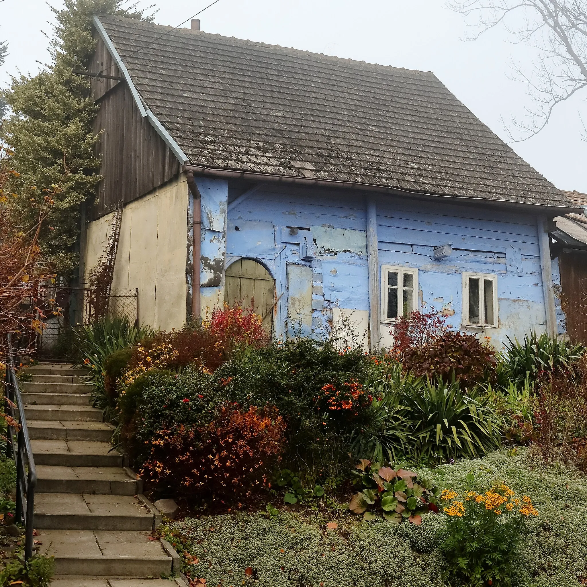 Photo showing: Dom przy głównej ulicy w Świątnikach Górnych.