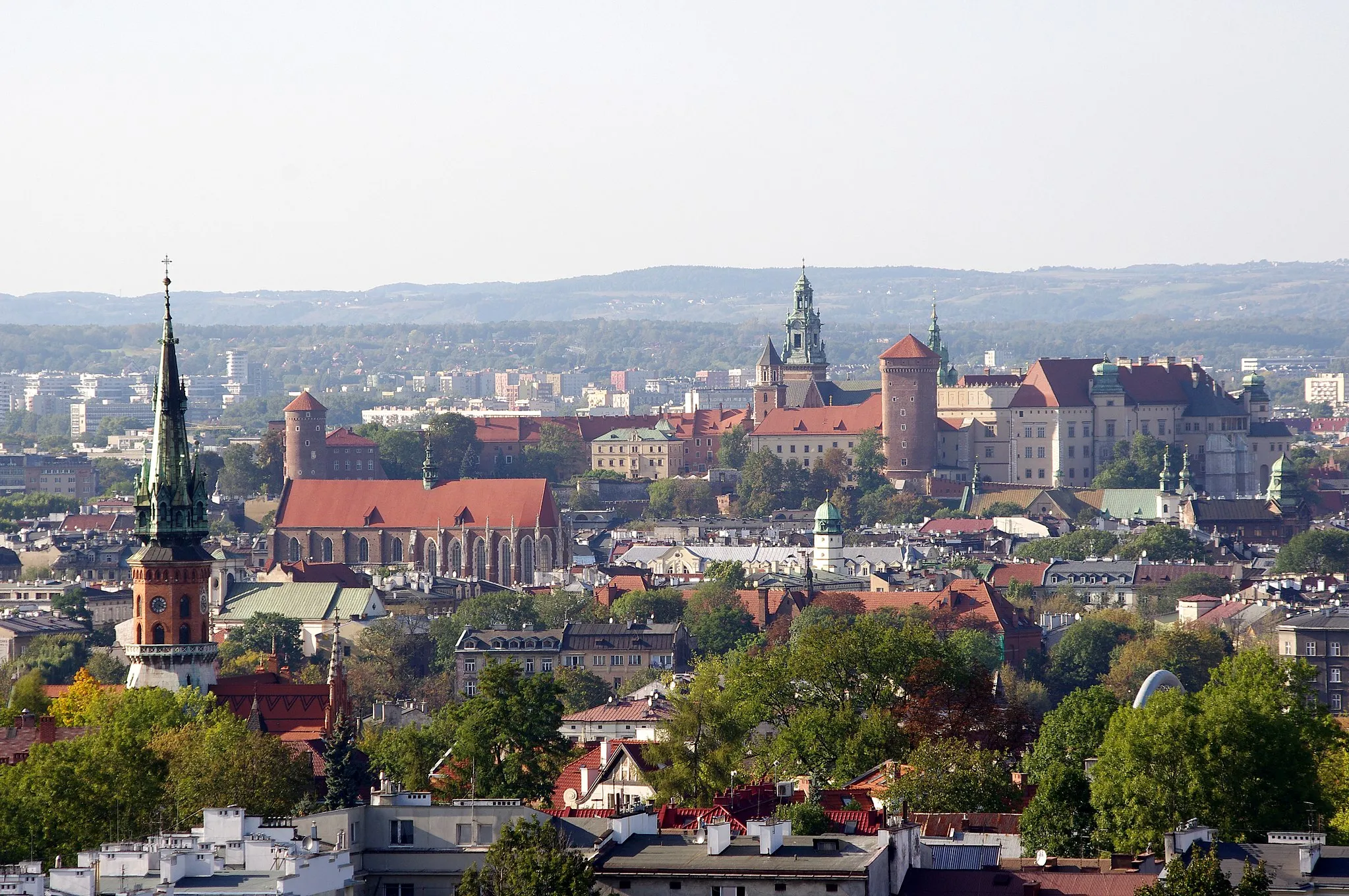 Photo showing: View on Wawel Castle, Saint Catherine Church, Kazimierz and Podgórze districts from Krakus Mound in Kraków