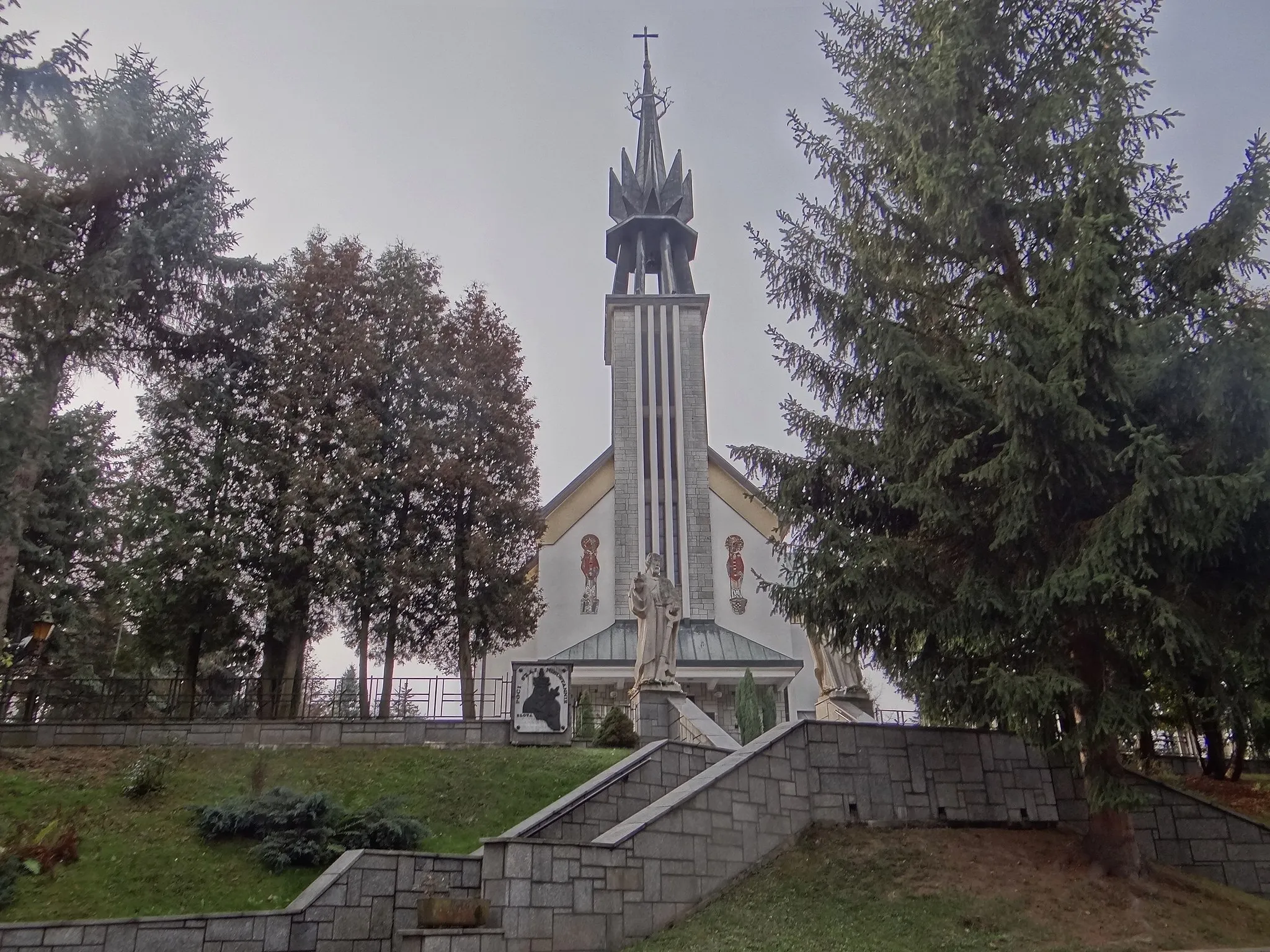 Photo showing: Kościół parafialny w Złotej