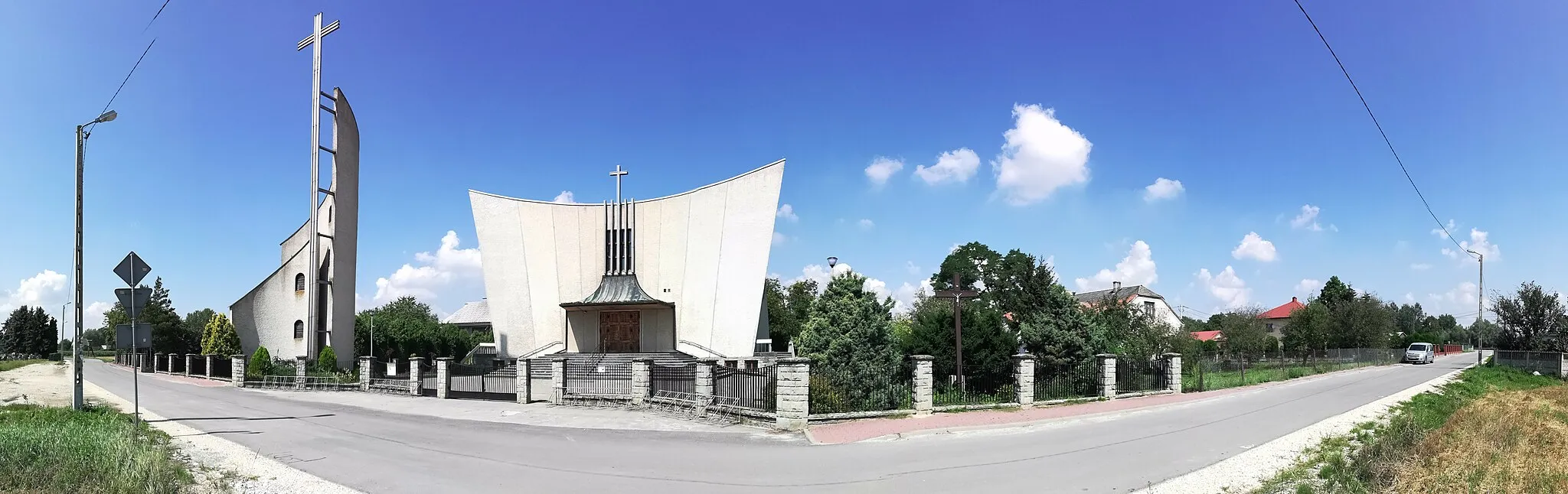 Photo showing: 28-133 Rataje Słupskie - Catholic church of the Visitation of the Blessed Virgin Mary