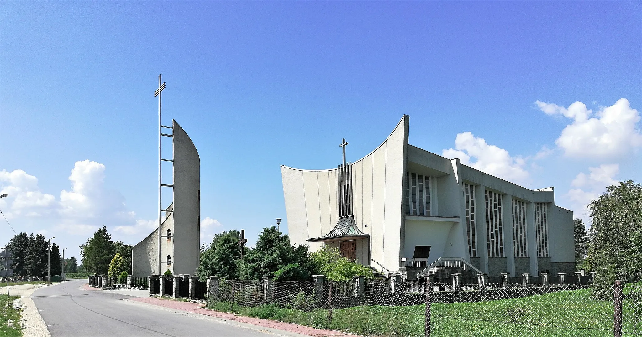 Photo showing: 28-133 Rataje Słupskie - Catholic church of the Visitation of the Blessed Virgin Mary