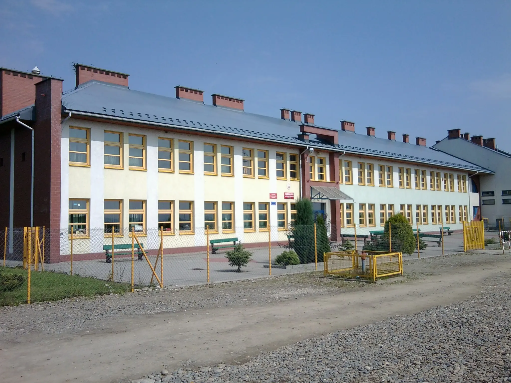 Photo showing: Gimnazjum w Brzeznej