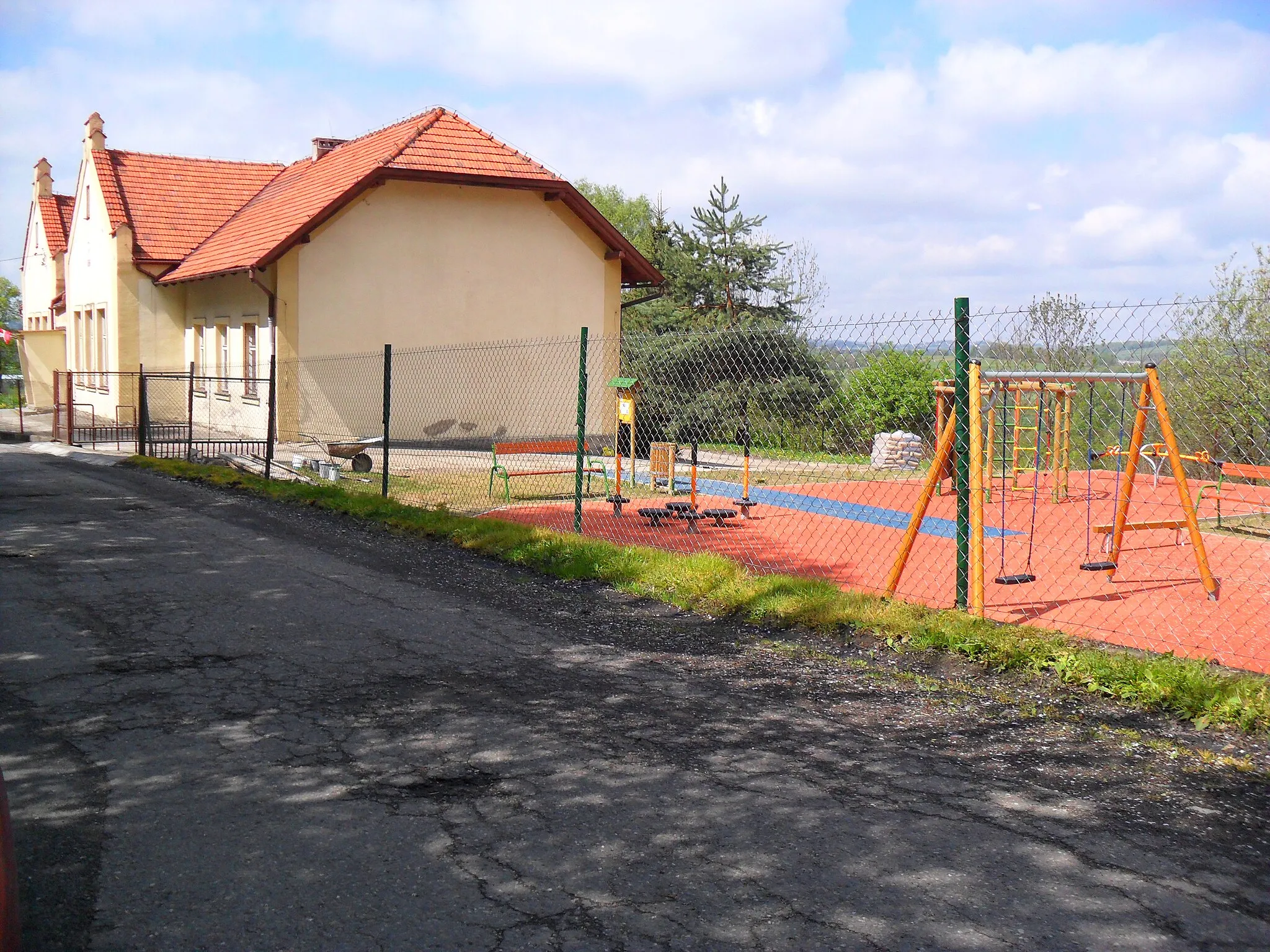 Photo showing: Szkoła w Chronowie