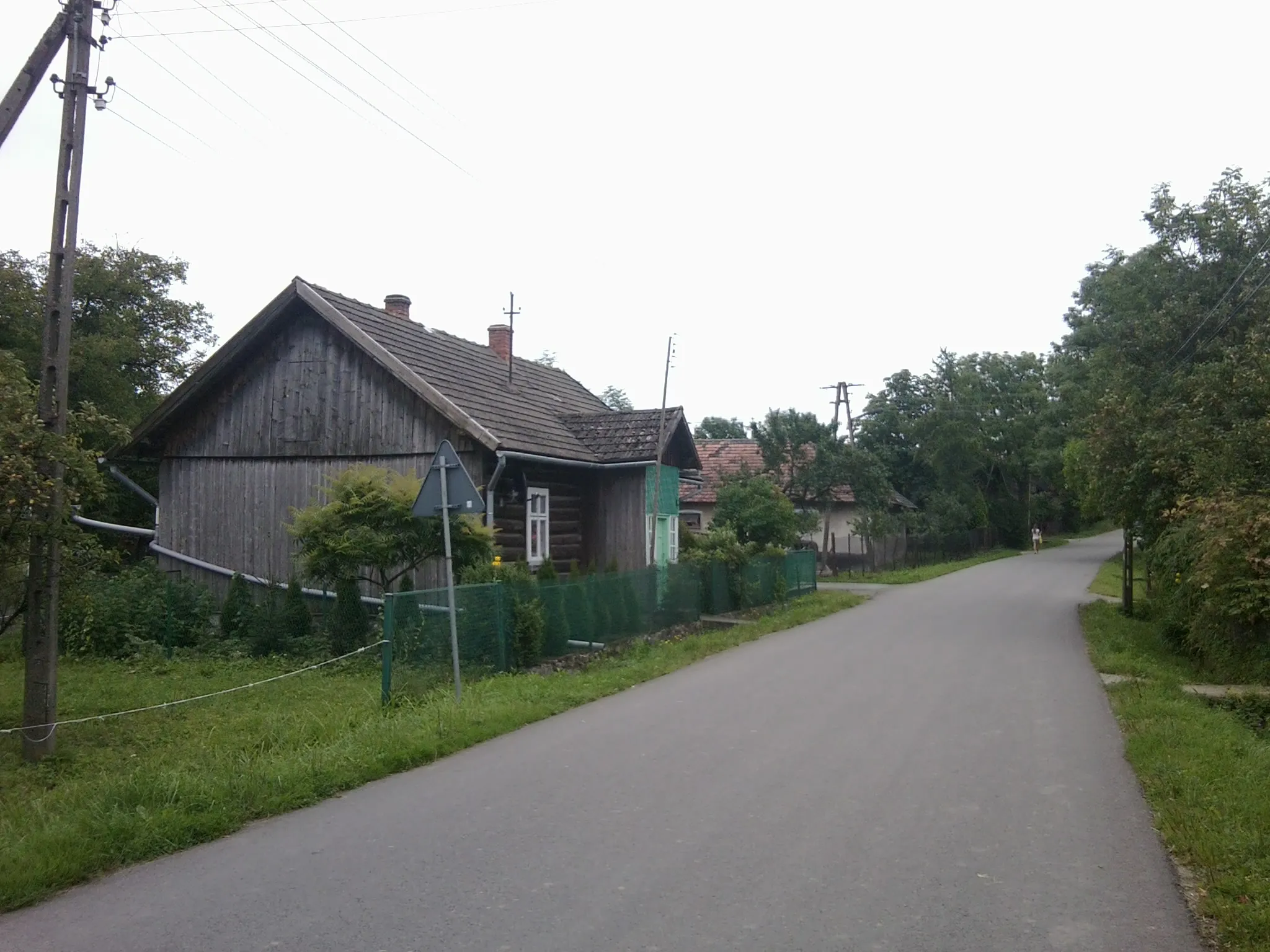 Photo showing: Stara zabudowa w centrum wsi - Mokra Wieś