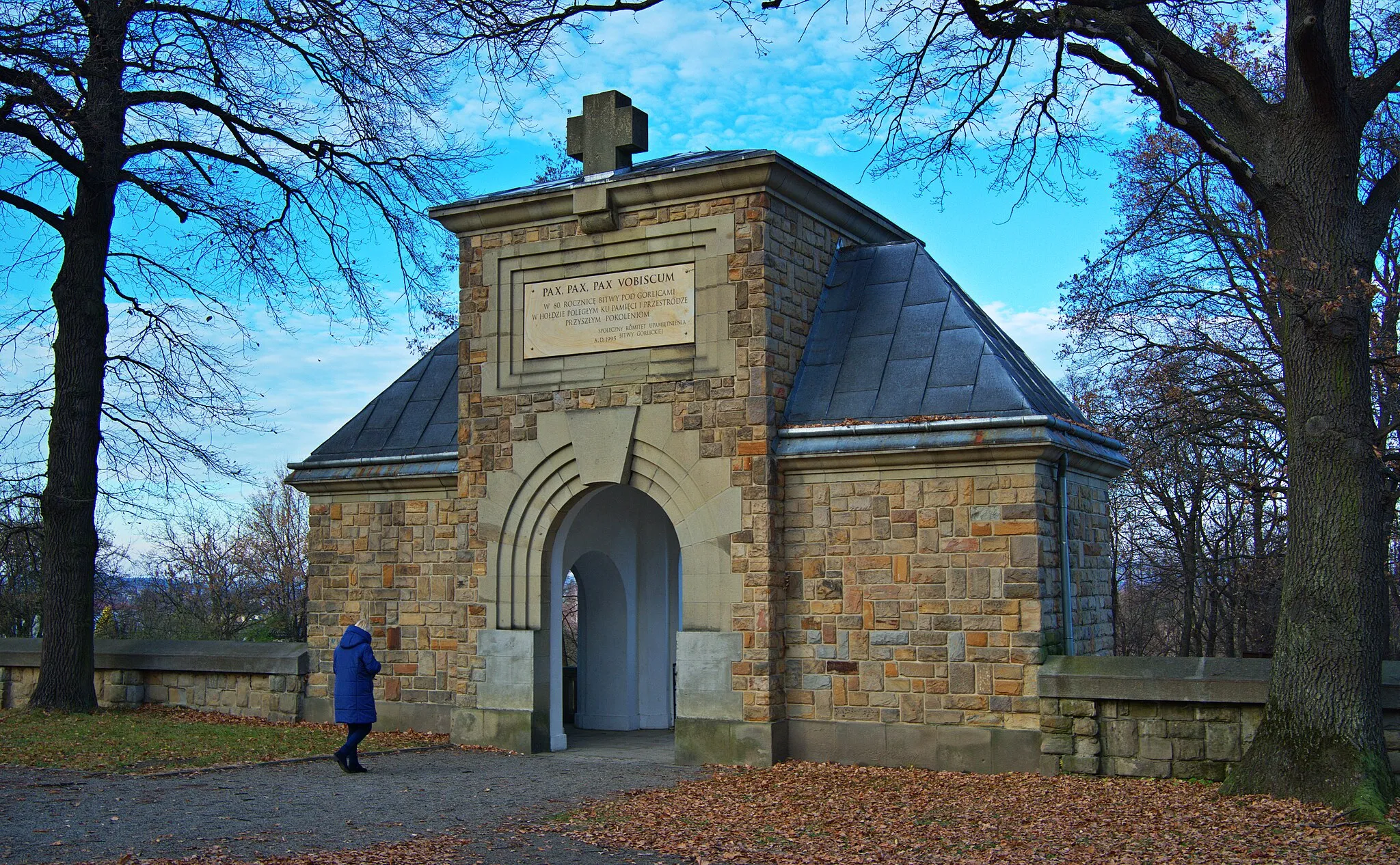 Photo showing: Cmentarz wojenny nr 91, brama wejściowa od wewnątrz