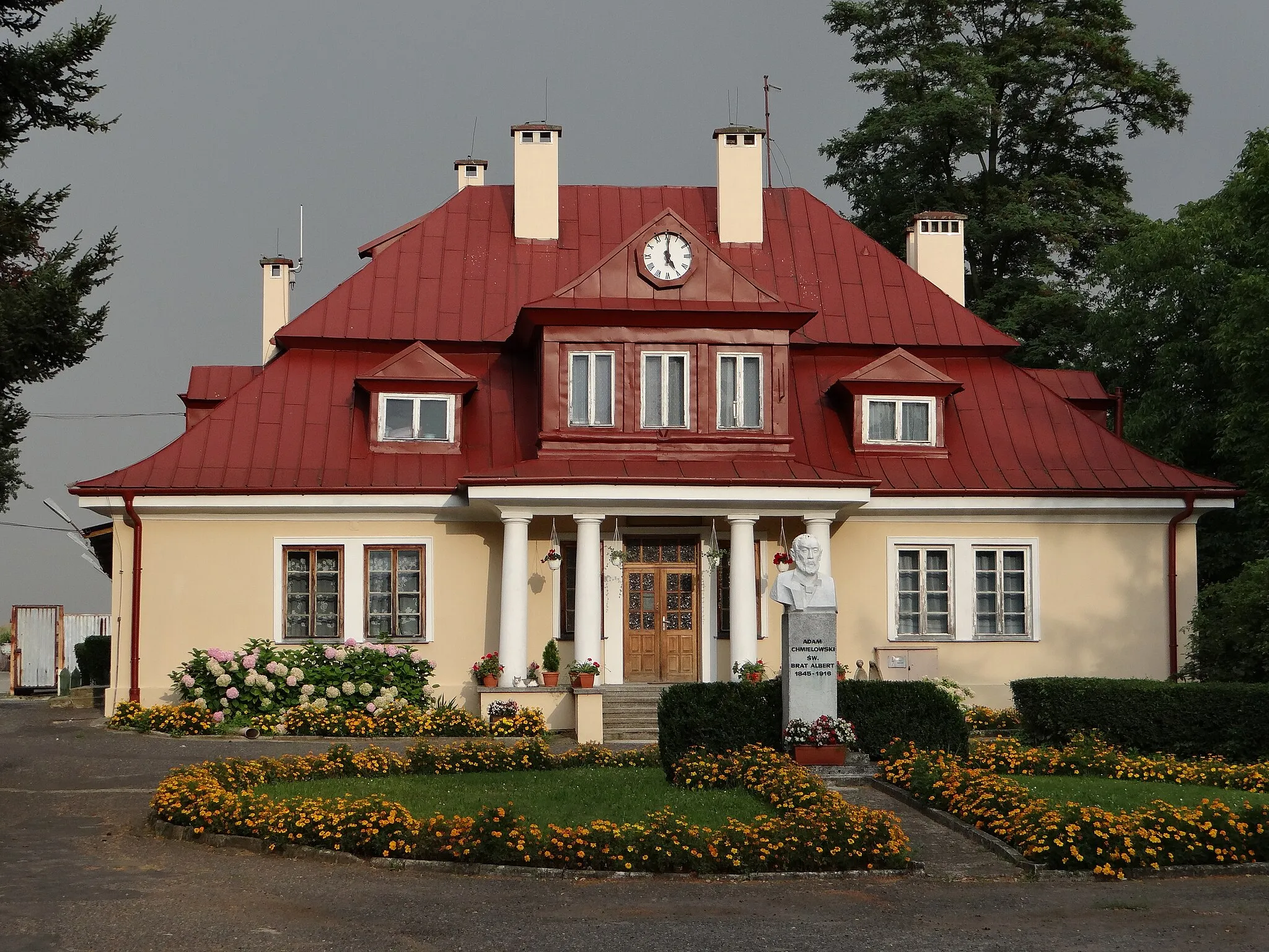 Photo showing: Łyszkowice, gmina Koniusza, powiat Proszowice, dawny dwór, obecnie DPS.