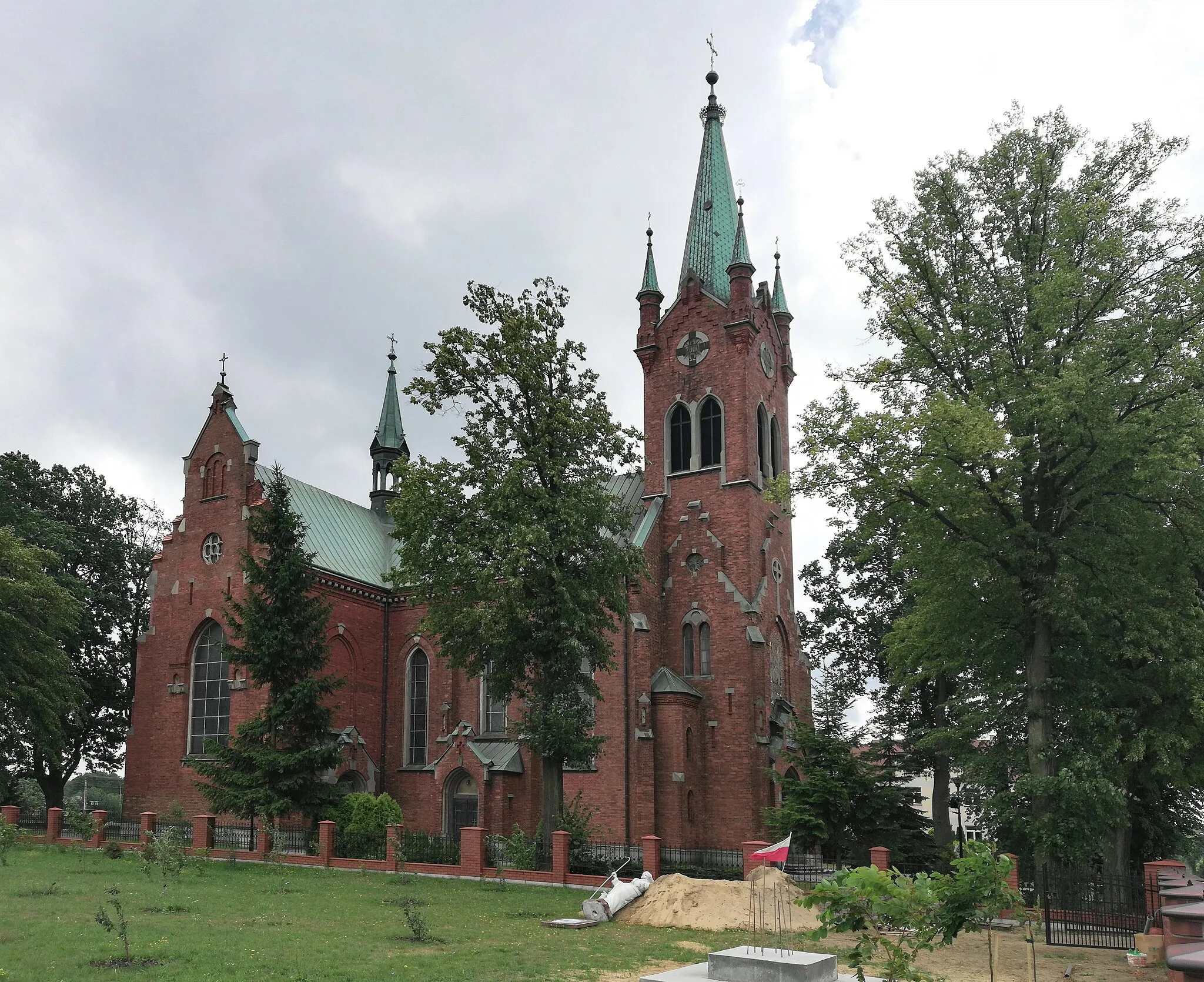 Photo showing: Wola Rzędzińska - Church of Our Lady of Perpetual Help - view from the north side.