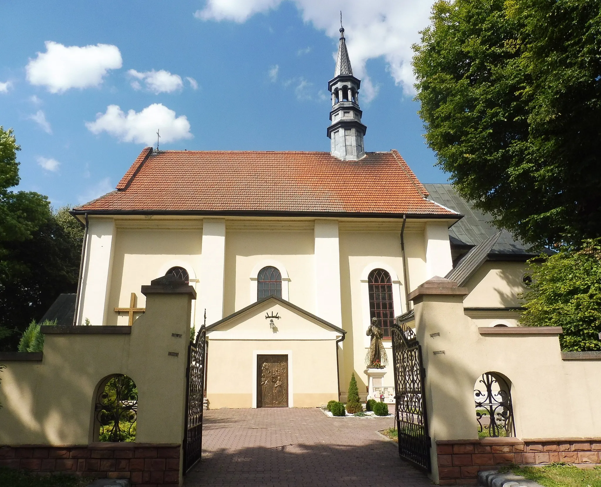 Photo showing: Radziemice - kościół