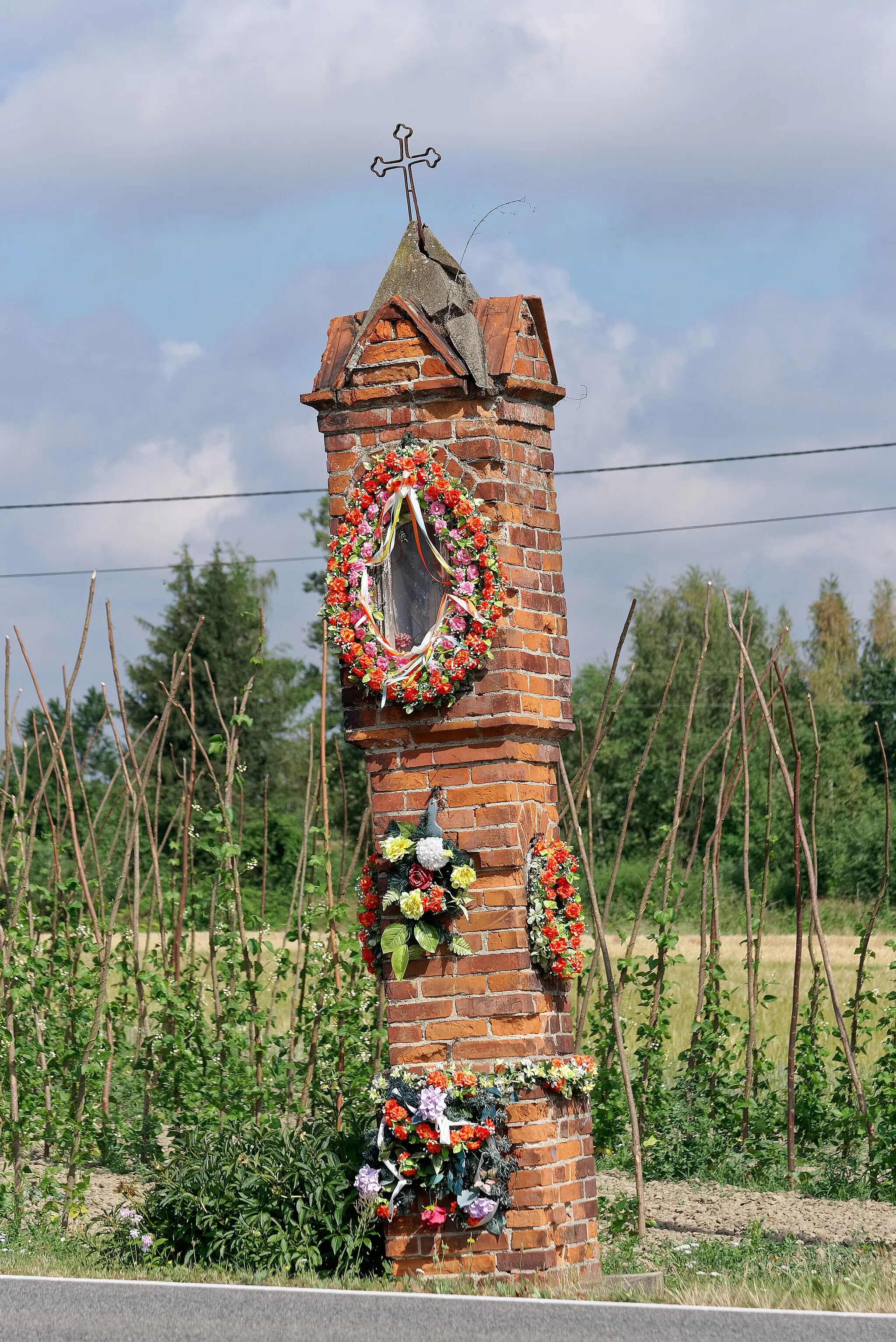 Photo showing: Wayside shrine in Niedary, Lesser Poland Voivodeship