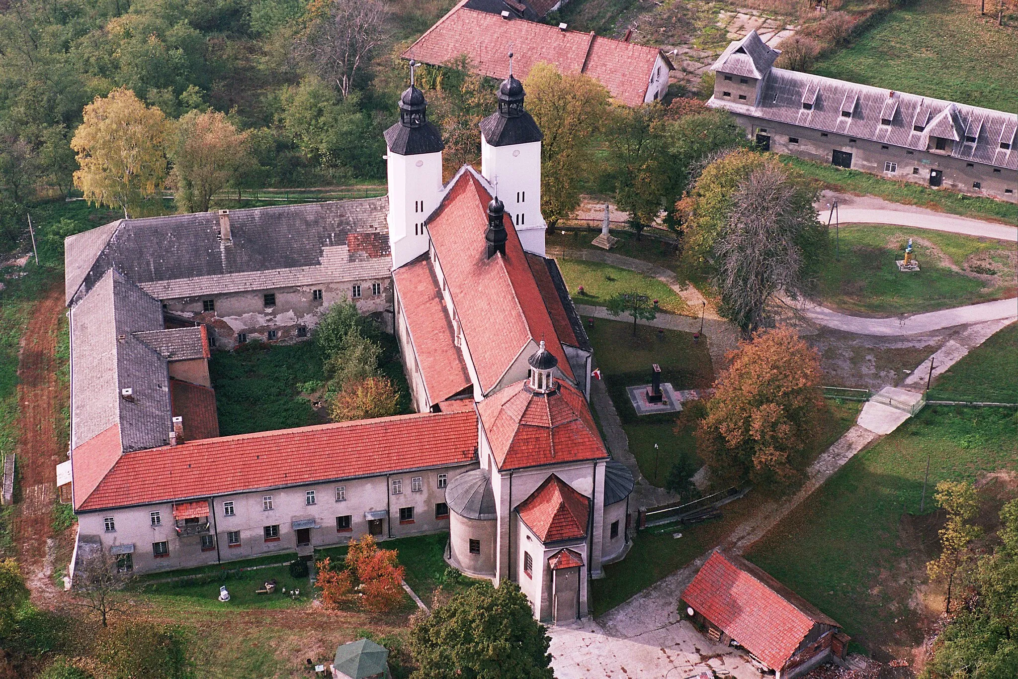 Photo showing: HEBDÓW_Zespół_klasztorny_norbertanów,_ob._pijarów_w_Hebdowie fot. K. Fidyk (76)