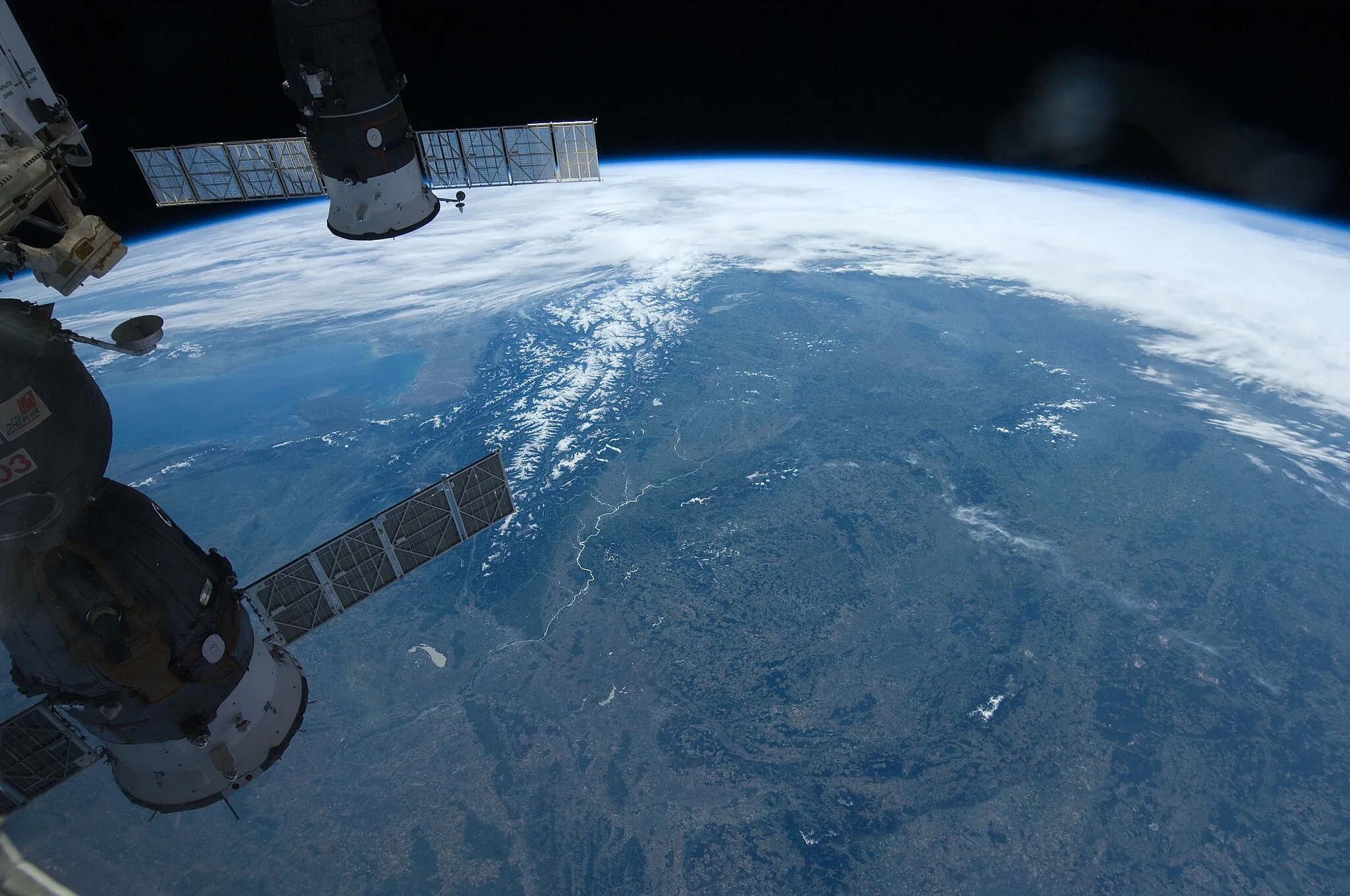 Photo showing: View of Earth taken during ISS Expedition 30.