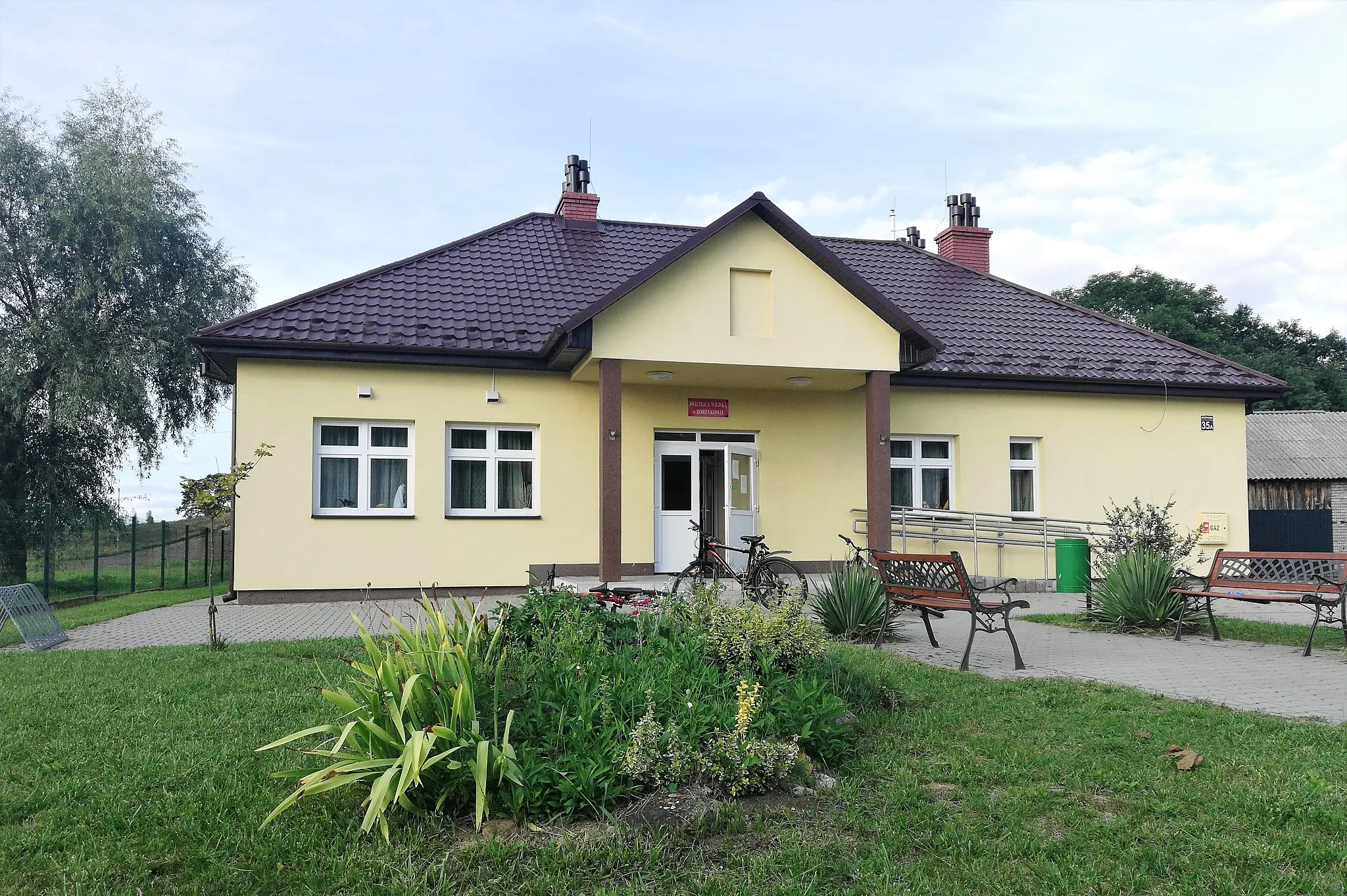 Photo showing: Świetlica wiejska, Borzykowa 35 A