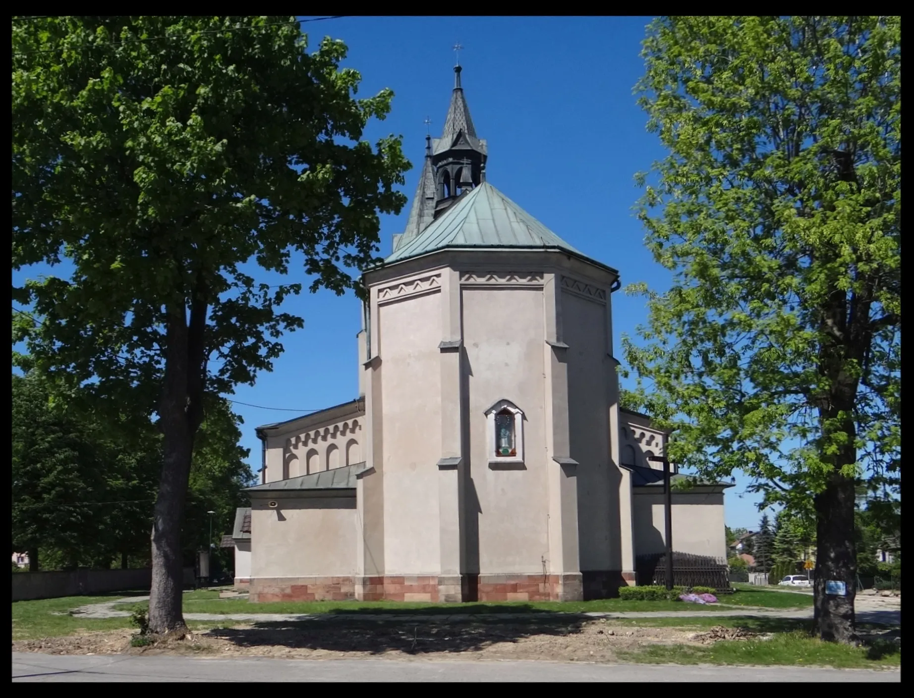 Photo showing: Kościół w Zadrożu