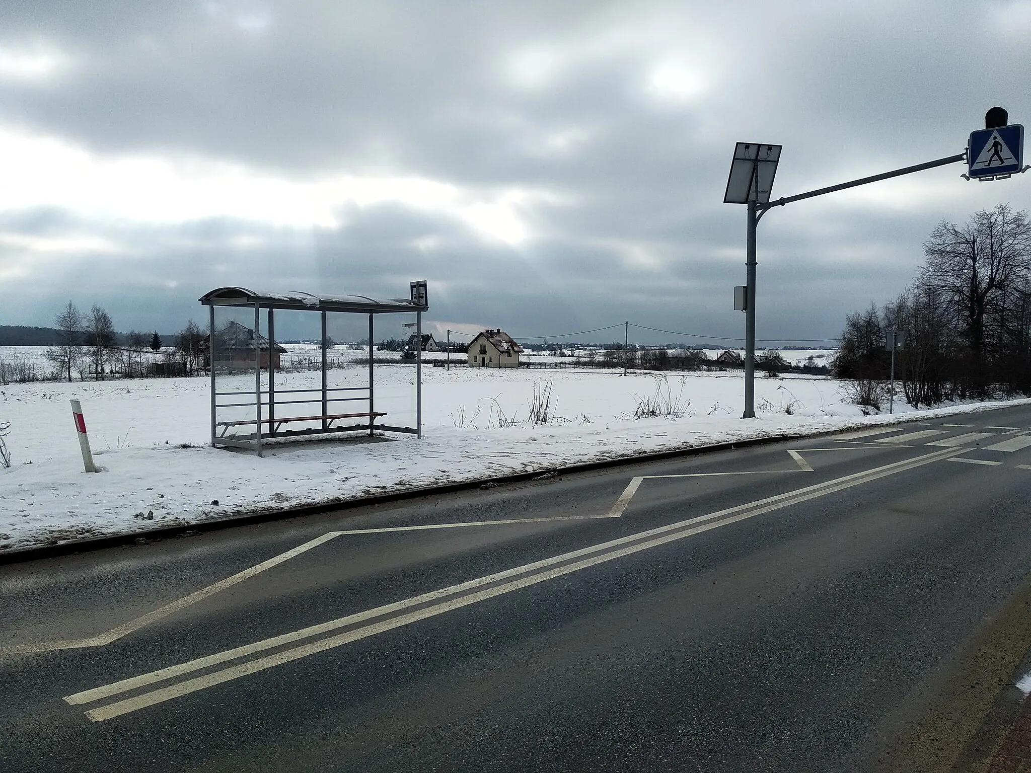 Photo showing: bus stop without timetable or name sign