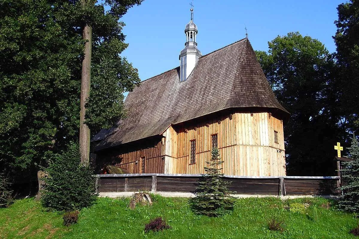 Photo showing: Zabytkowy kościół w Racławicach.