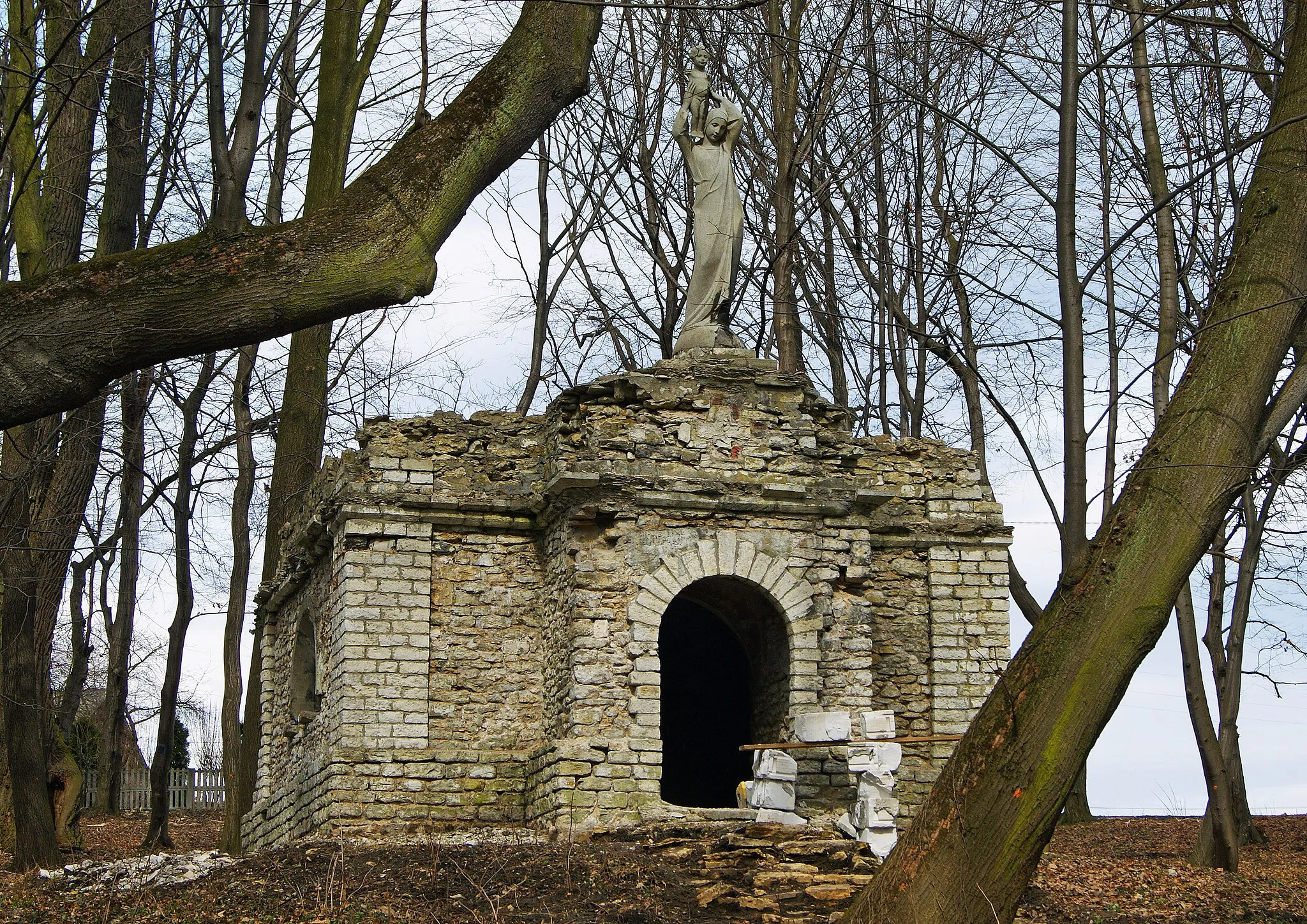 Photo showing: Szembek family's mausoleum, Poręba Żegoty village, Chrzanów county, Lesser Poland Voivodeship, Poland