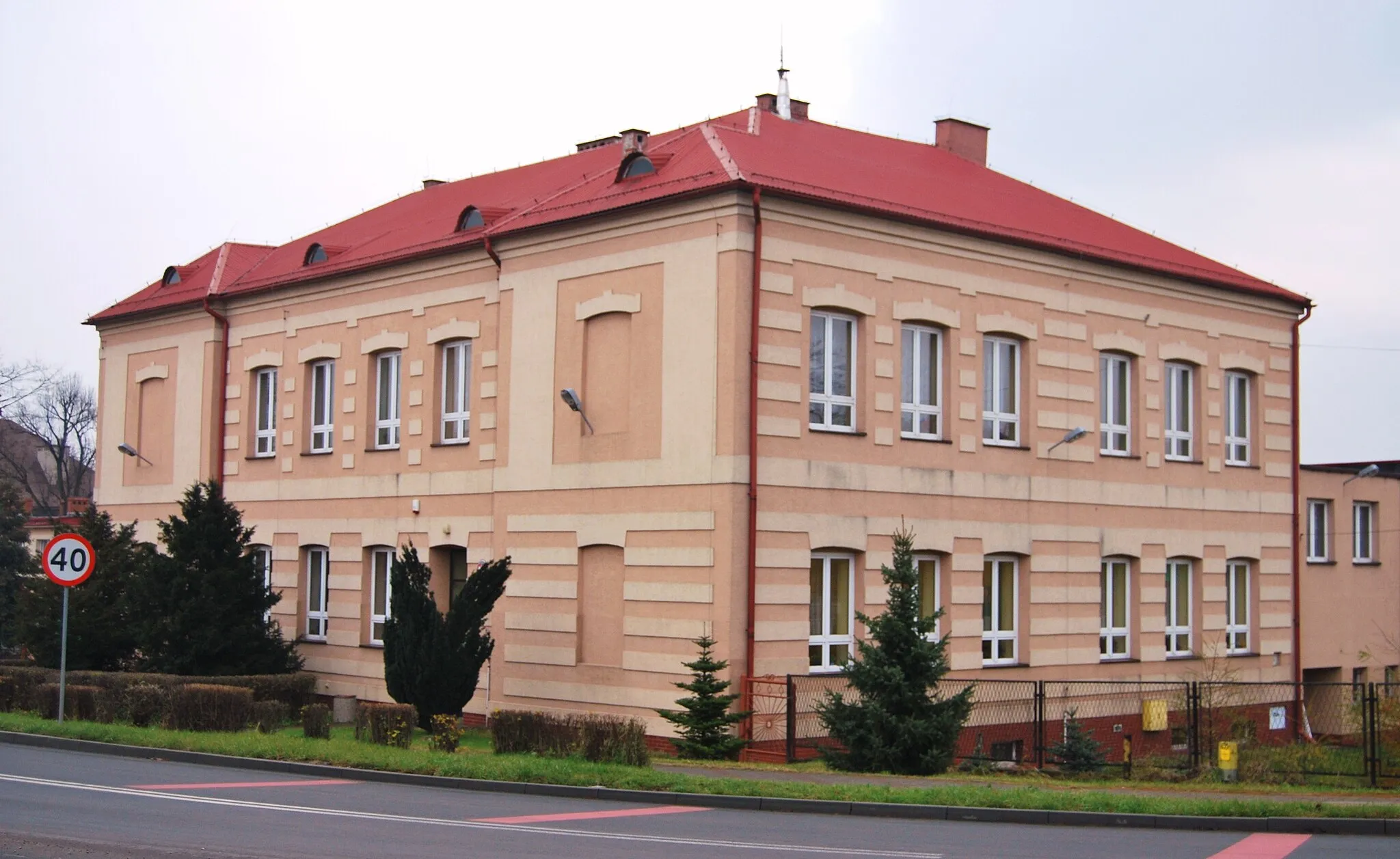Photo showing: Myślachowice.Szkoła Podstawowa w Myślachowicach. 2009