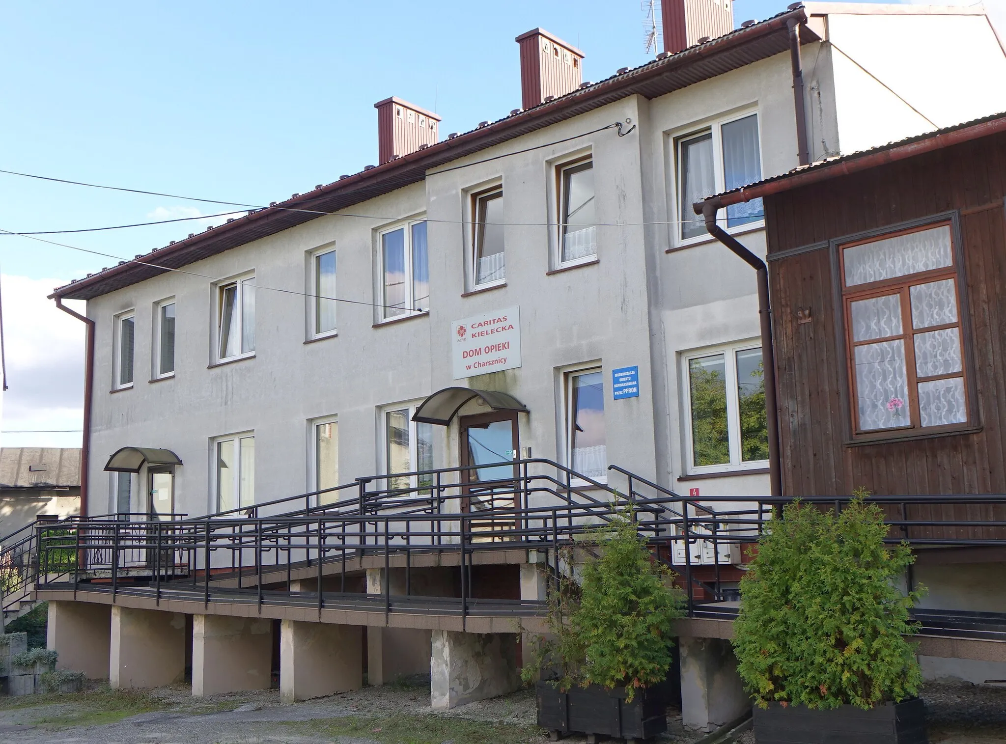 Photo showing: Dom Opieki Społecznej w Charsznicy