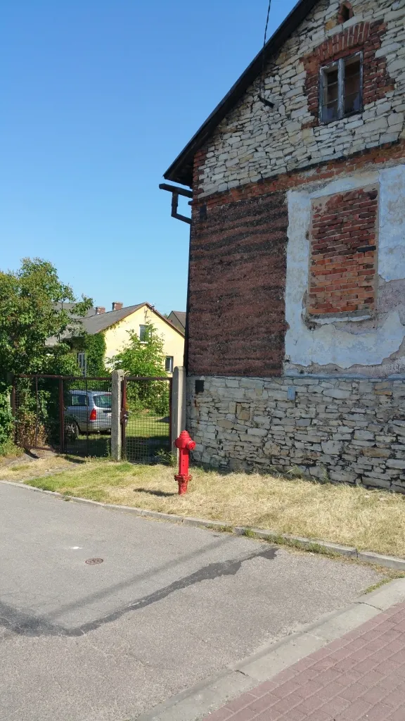 Photo showing: This fire-fighting facility can be inspected and edited within OsmHydrant (show).

English | français | +/−