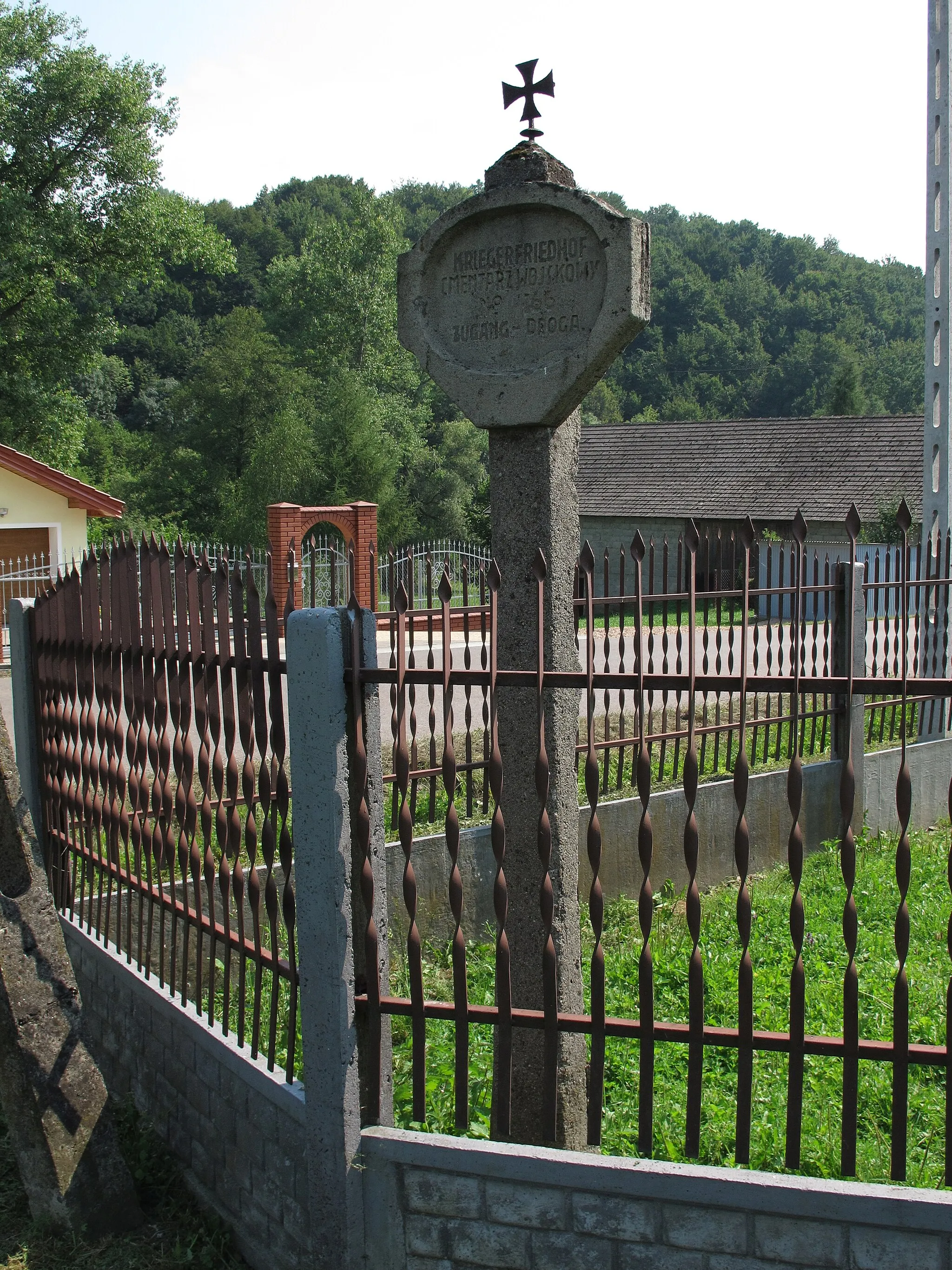 Photo showing: Ryglice - direction sign to the World War I cemetery No. 166 Zalasowa