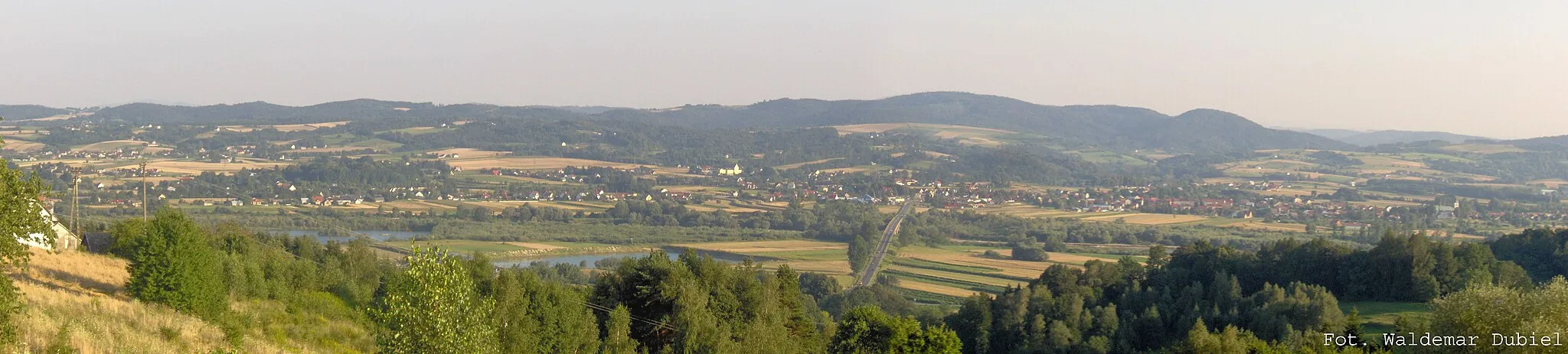 Photo showing: Zakliczyn - widok ze zbocza Roztoki.