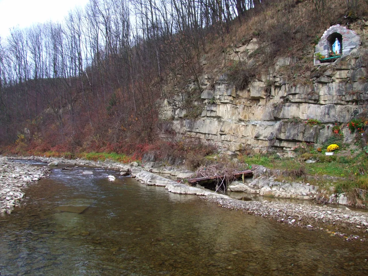 Photo showing: Rzeka Ochotnica w Ochotnicy Górnej