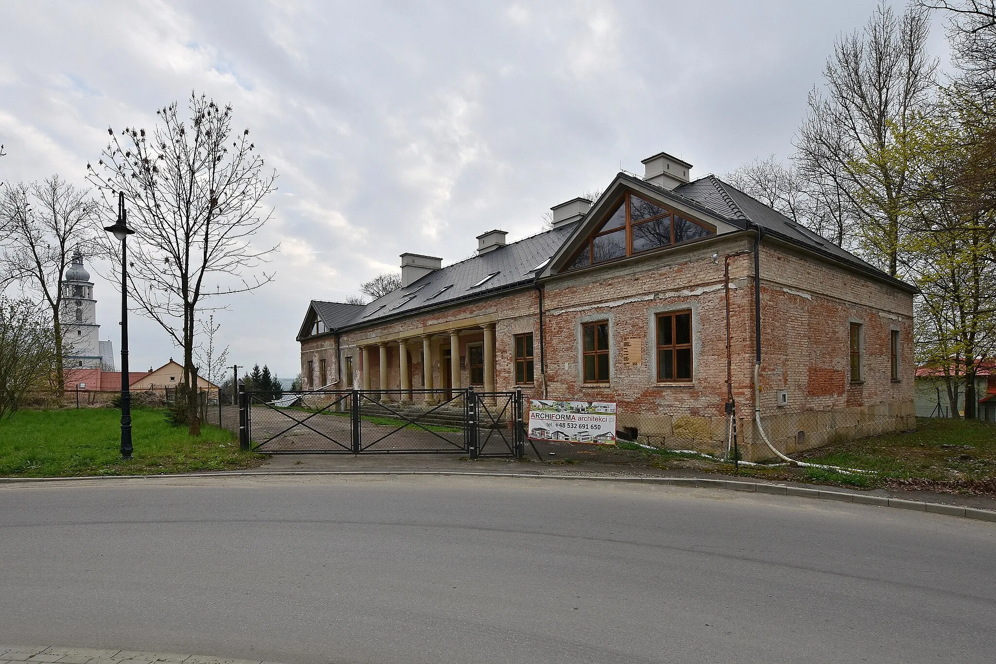 Photo showing: Tarnowiec, dwór