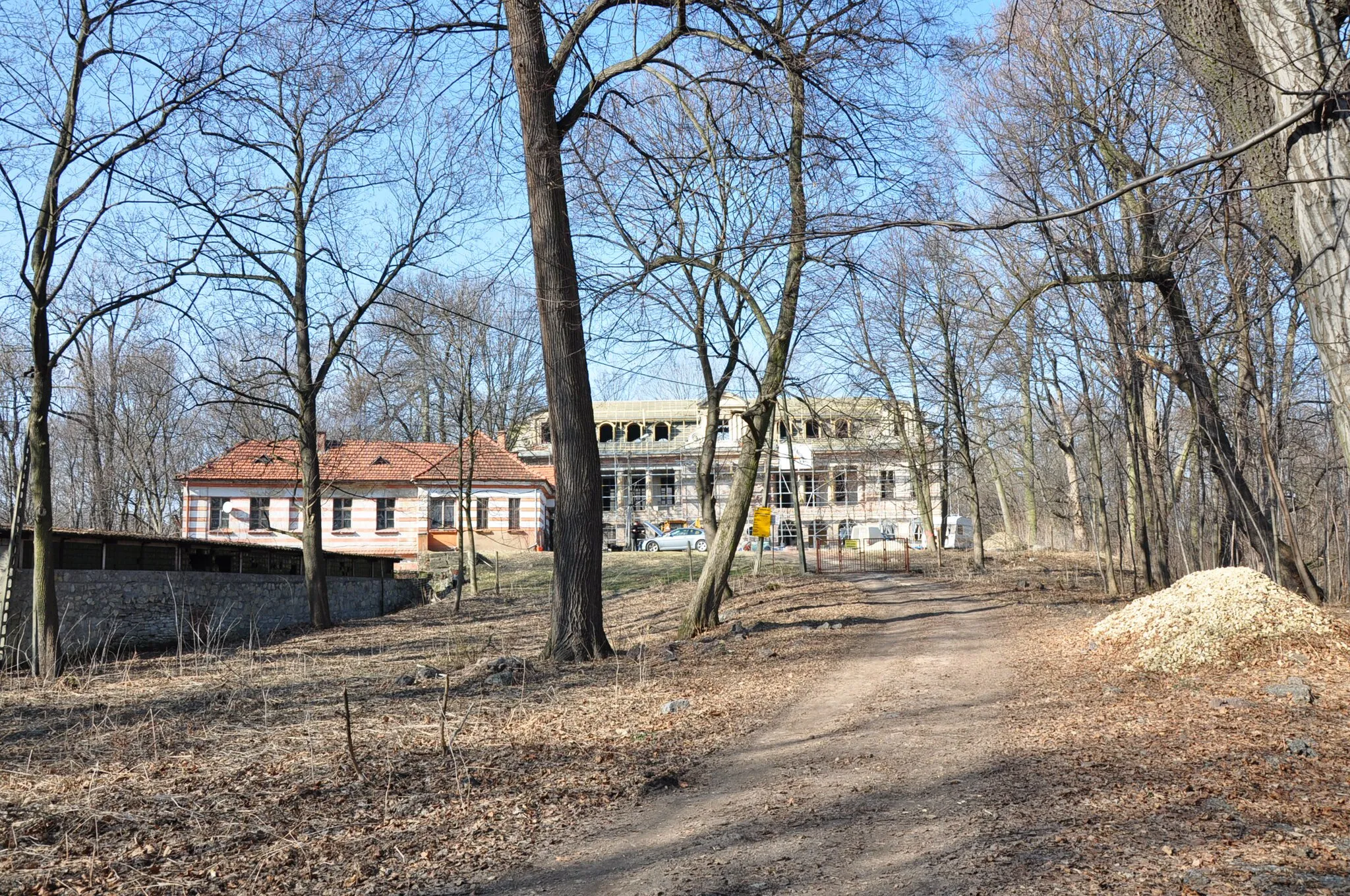 Photo showing: Bobrek. Pałac w trakcie remontu.