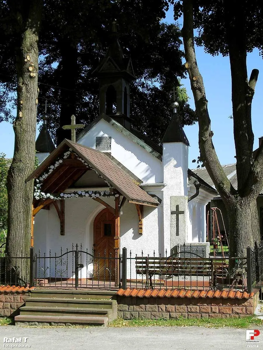 Photo showing: Kaplica Uckich w Olewinie.