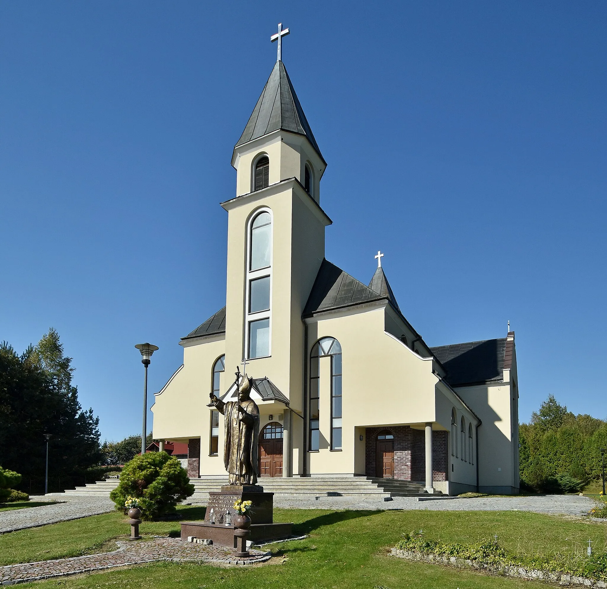 Photo showing: Kramarzówka, kościół parafialny