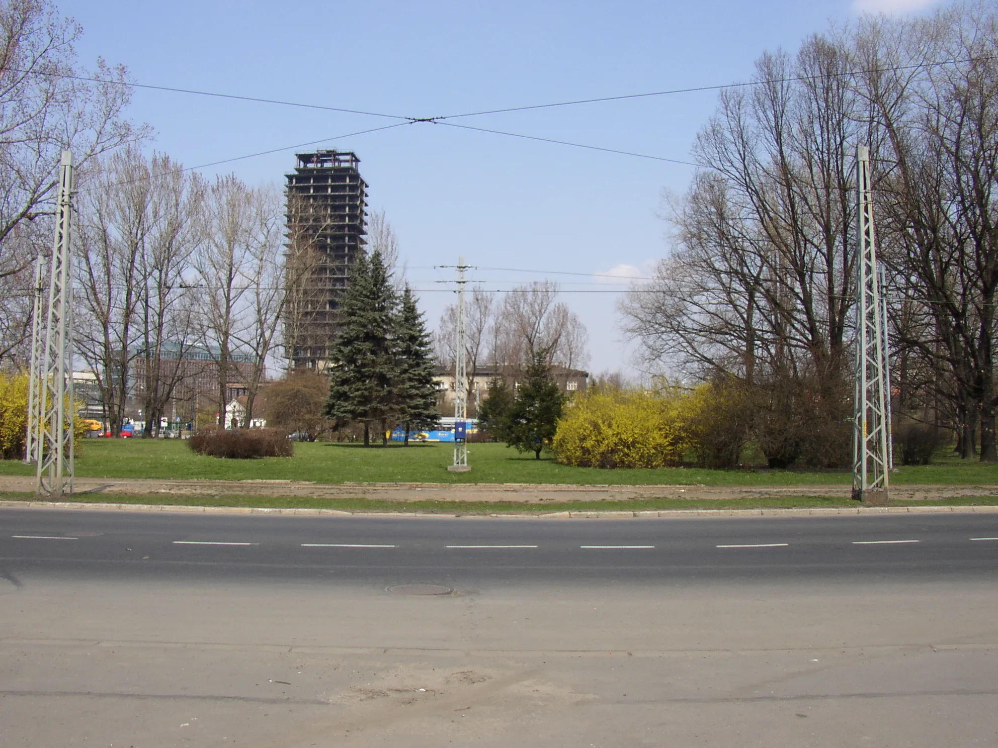 Photo showing: 2003 - Kraków - Rondo Mogilskie from South