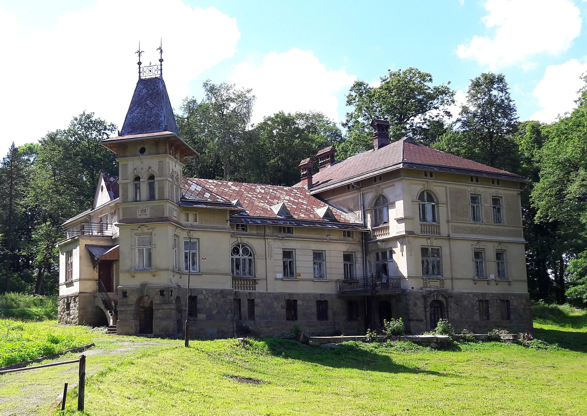 Photo showing: Pałac od frontu - 06/2017