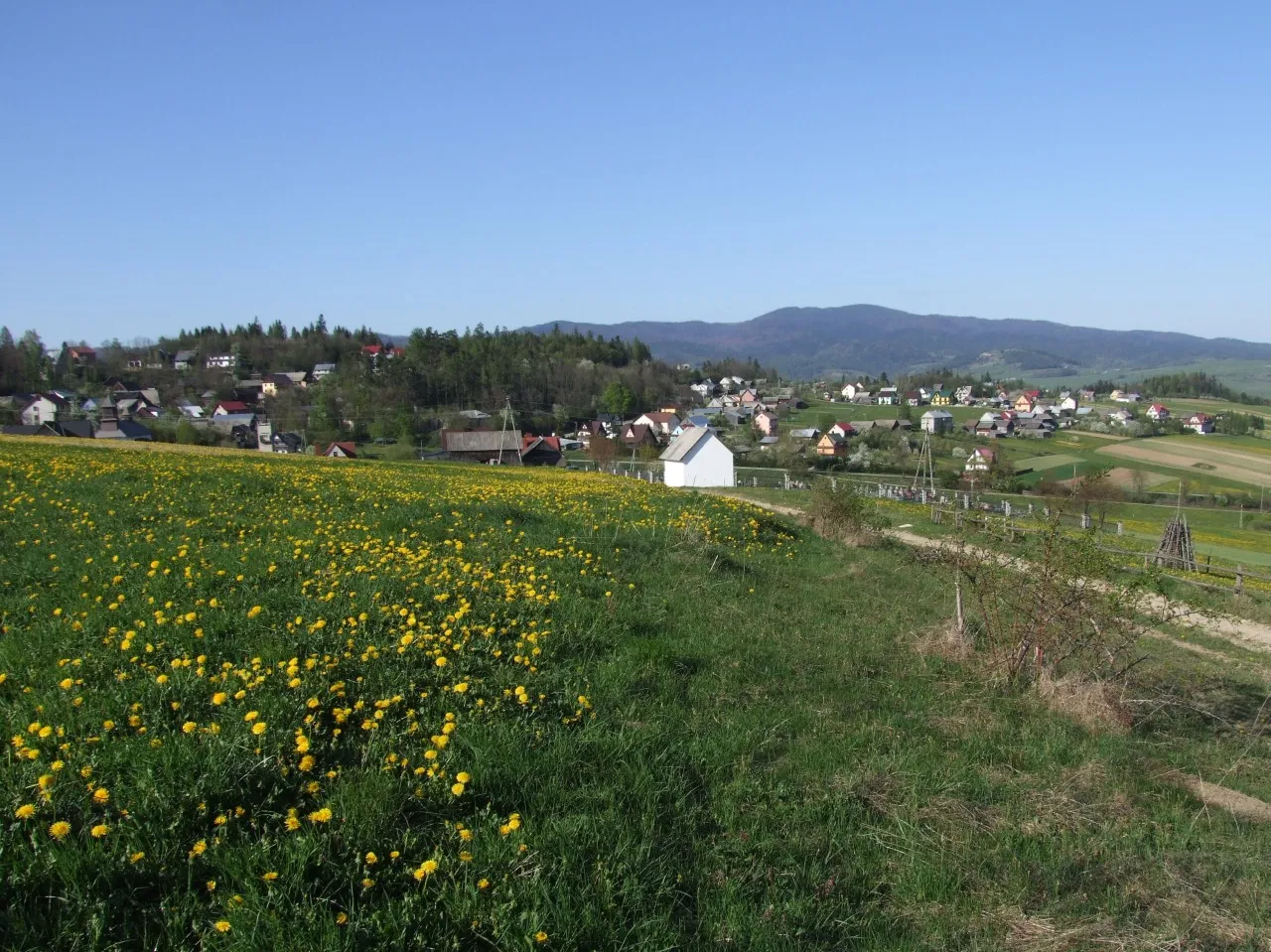 Photo showing: Falsztyn nad Jeziorem Czorsztyńskim, w głębi Pasmo Lubania