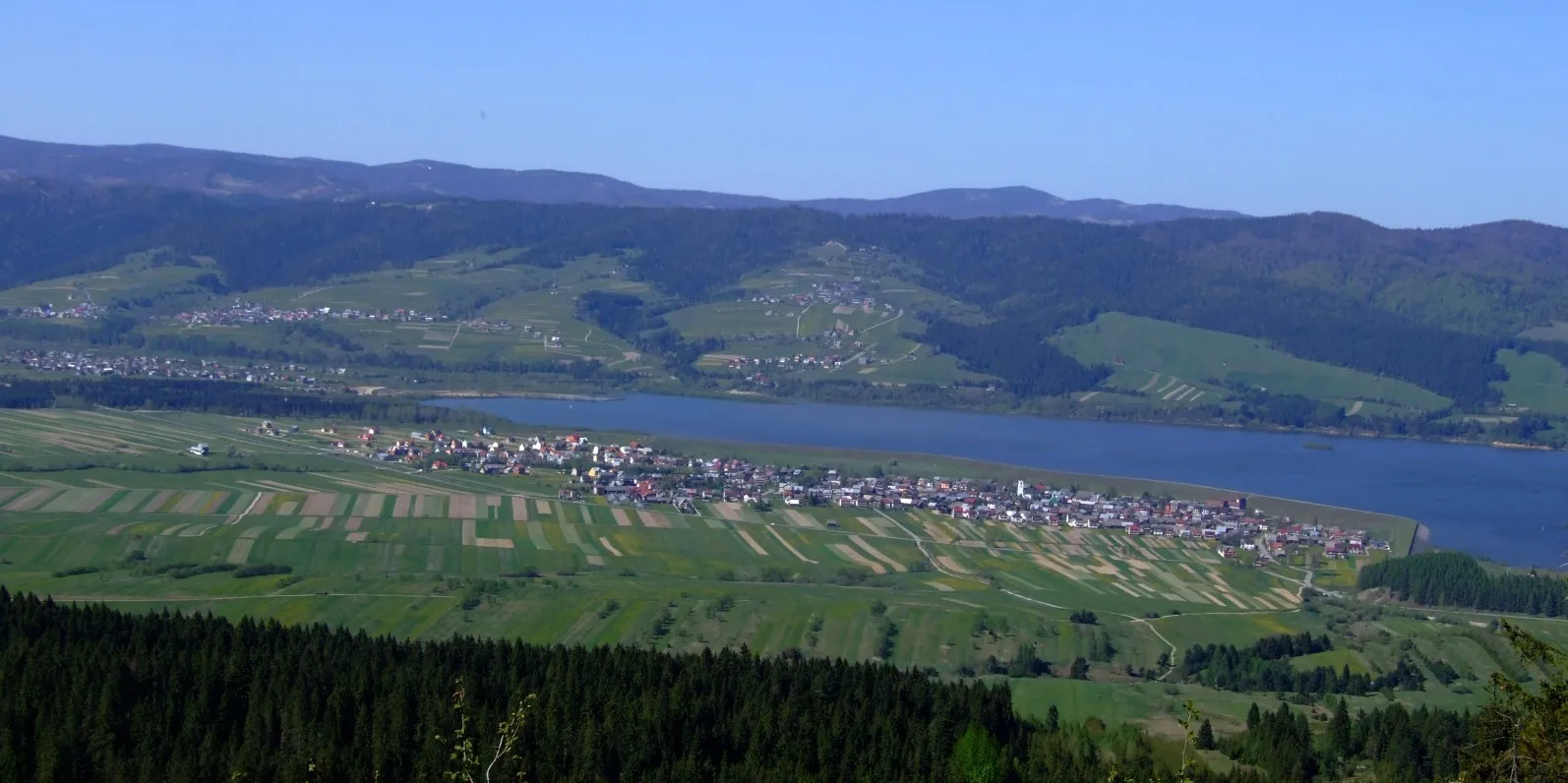 Photo showing: Frydman nad Jeziorem Czorsztyńskim, widok z Żaru