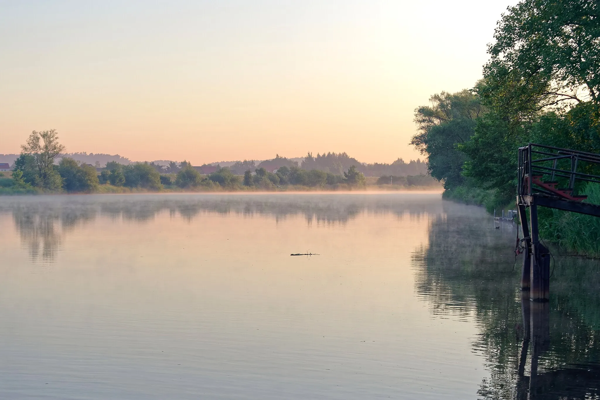 Photo showing: Vistula river in Tyniec district of Kraków in the early morning